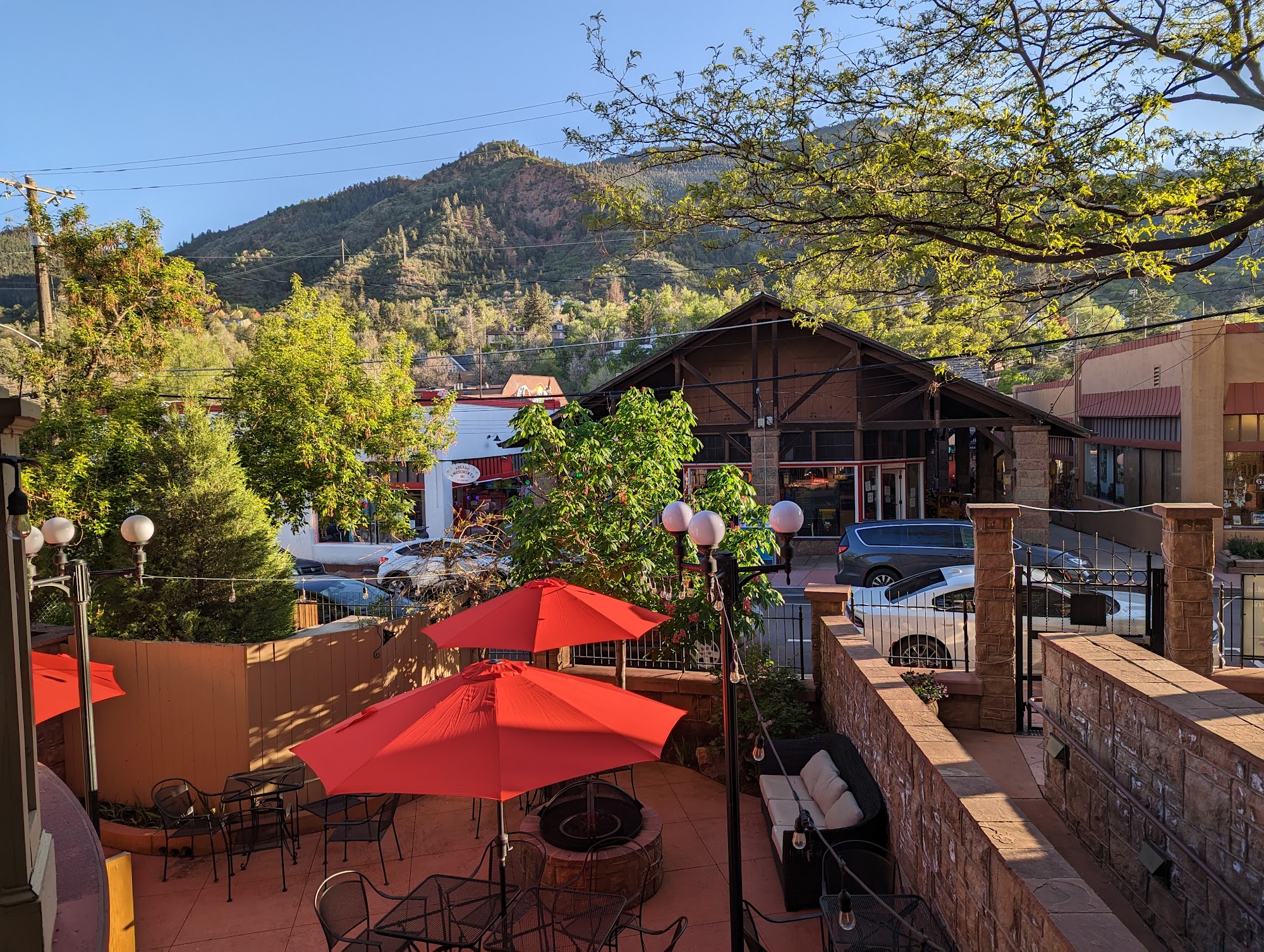 Red Mountain Bar and Grill