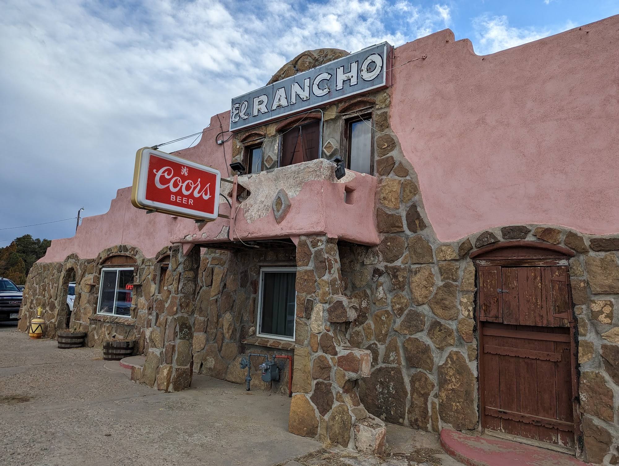 El Rancho Restaurant & Bar