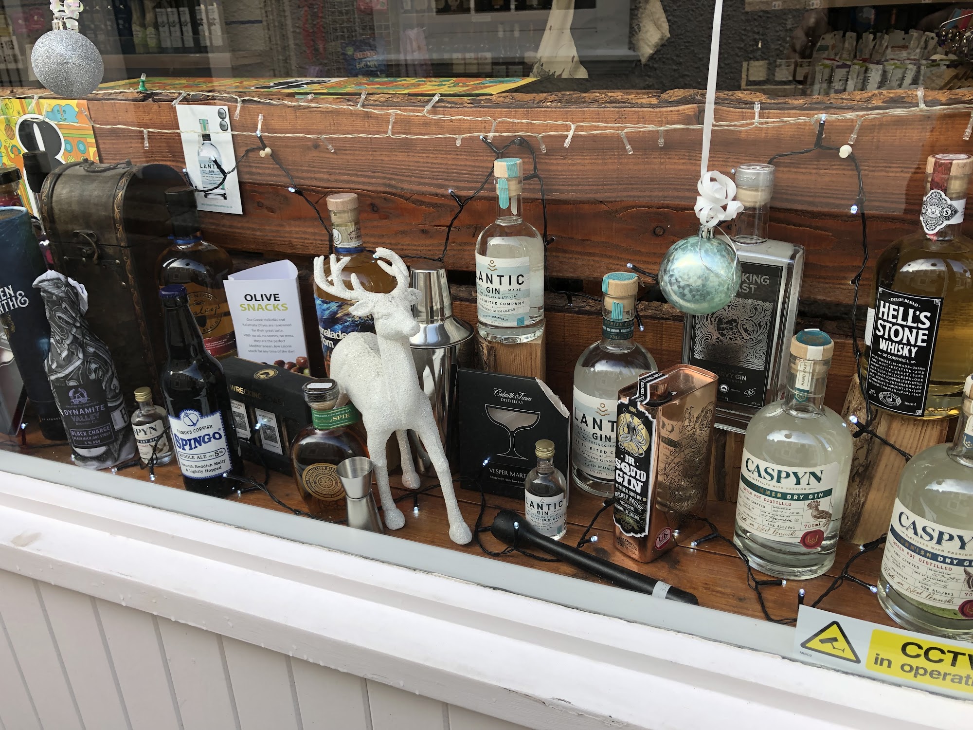 Shipmates of Fowey. (fowey's best stocked off licence)