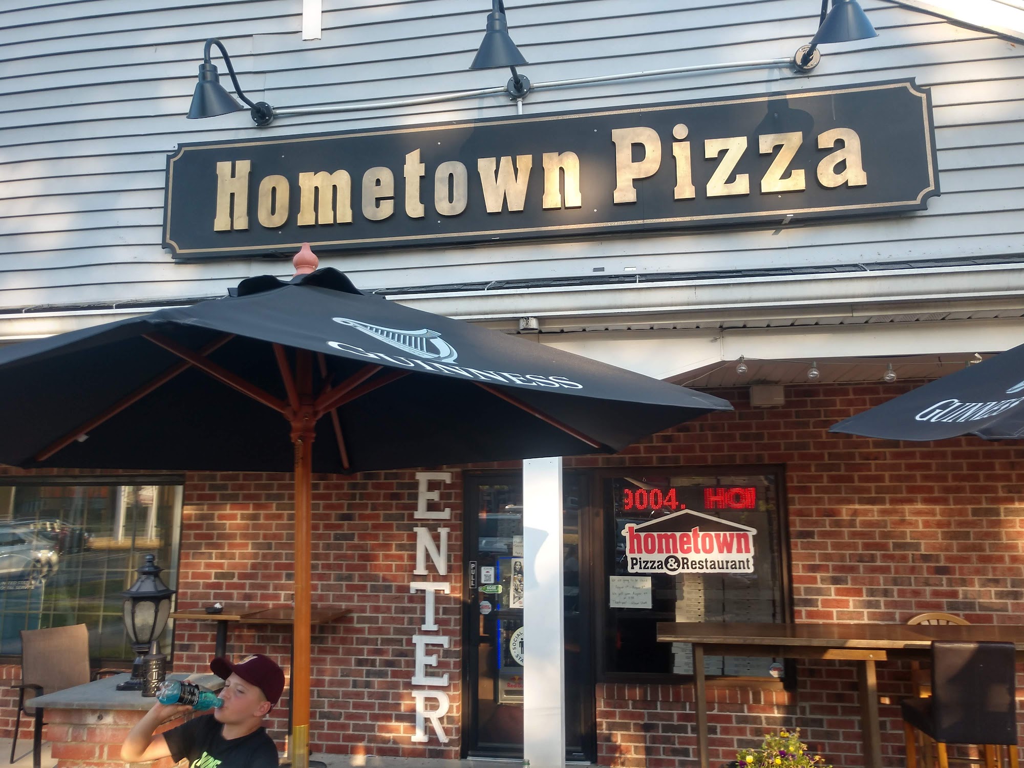 Hometown Pizza & Restaurant