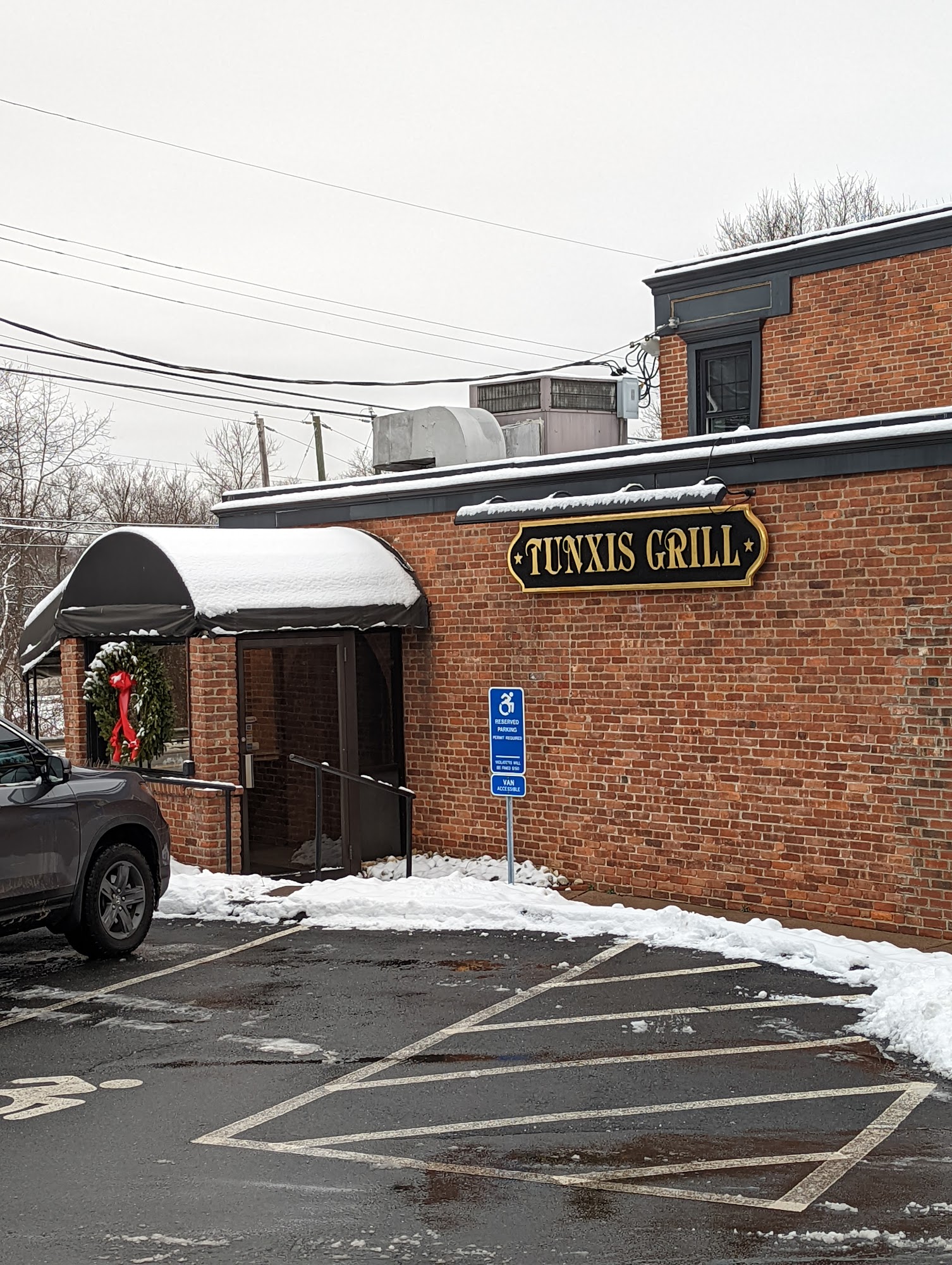 Tunxis Grill & Pizzeria