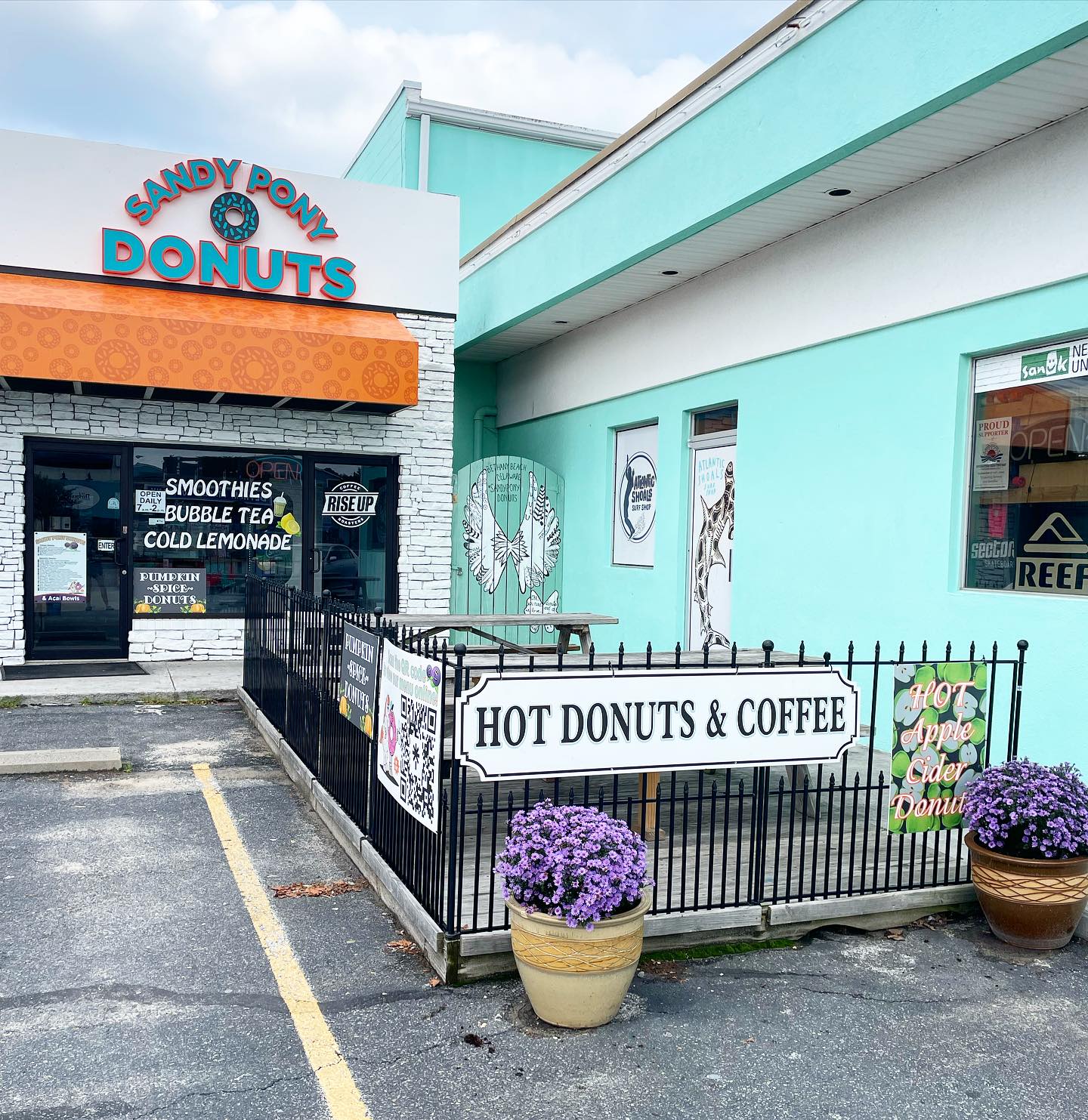 Sandy Pony Donuts & Acai Bowls