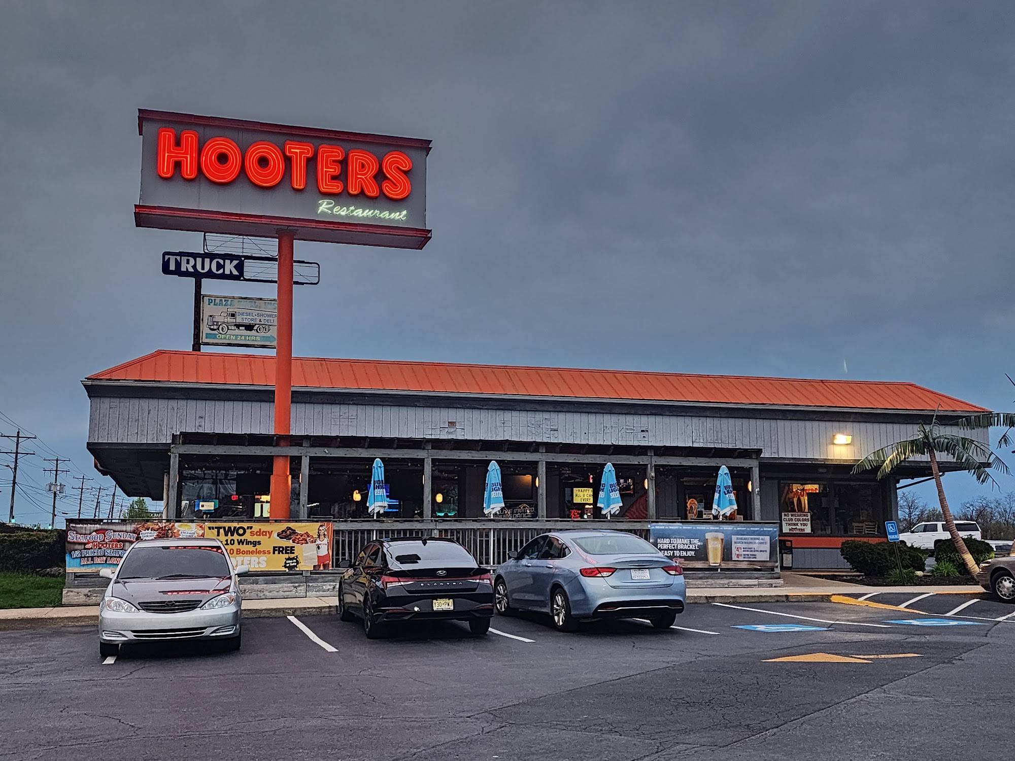 Hooters of New Castle