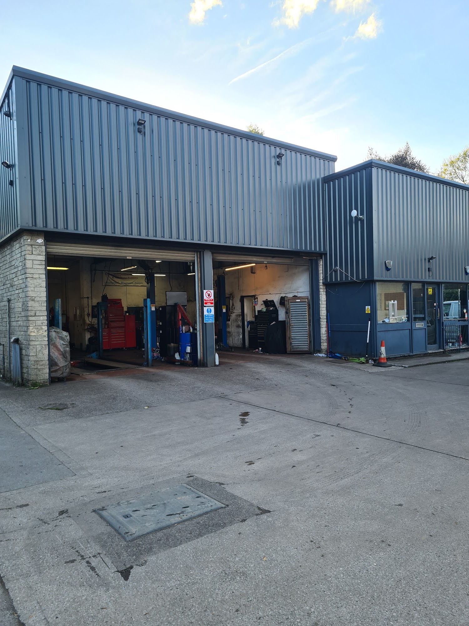 Glossop Service Centre