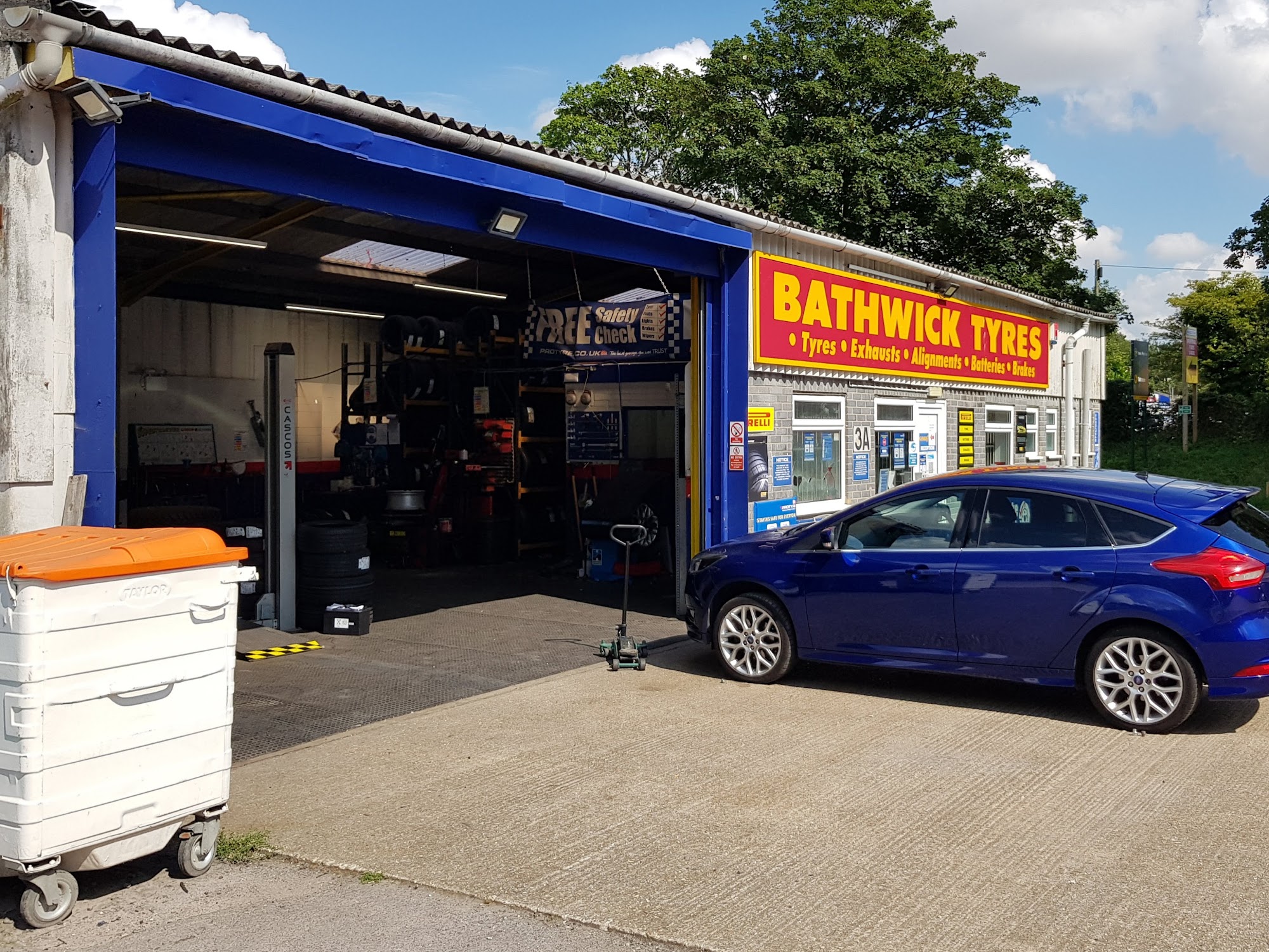 Bathwick Tyres - Team Protyre