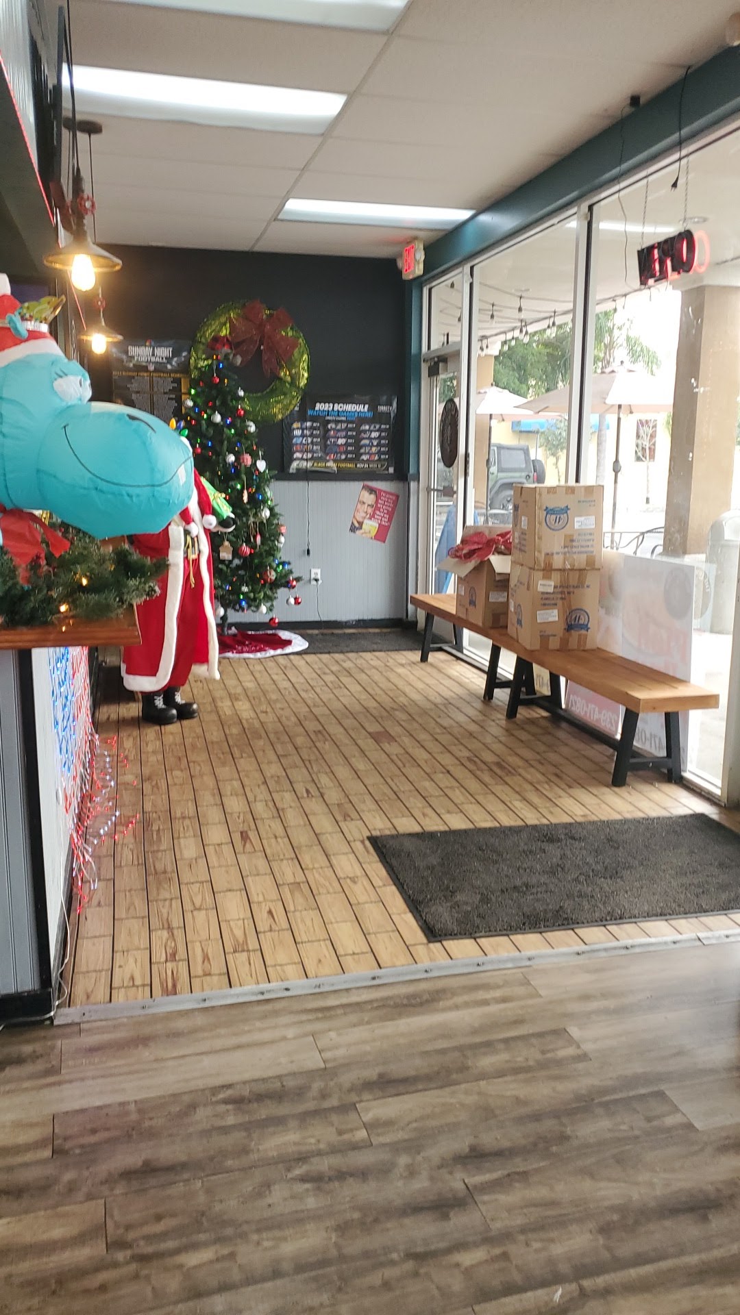 The Lion's Den Bar and Grill