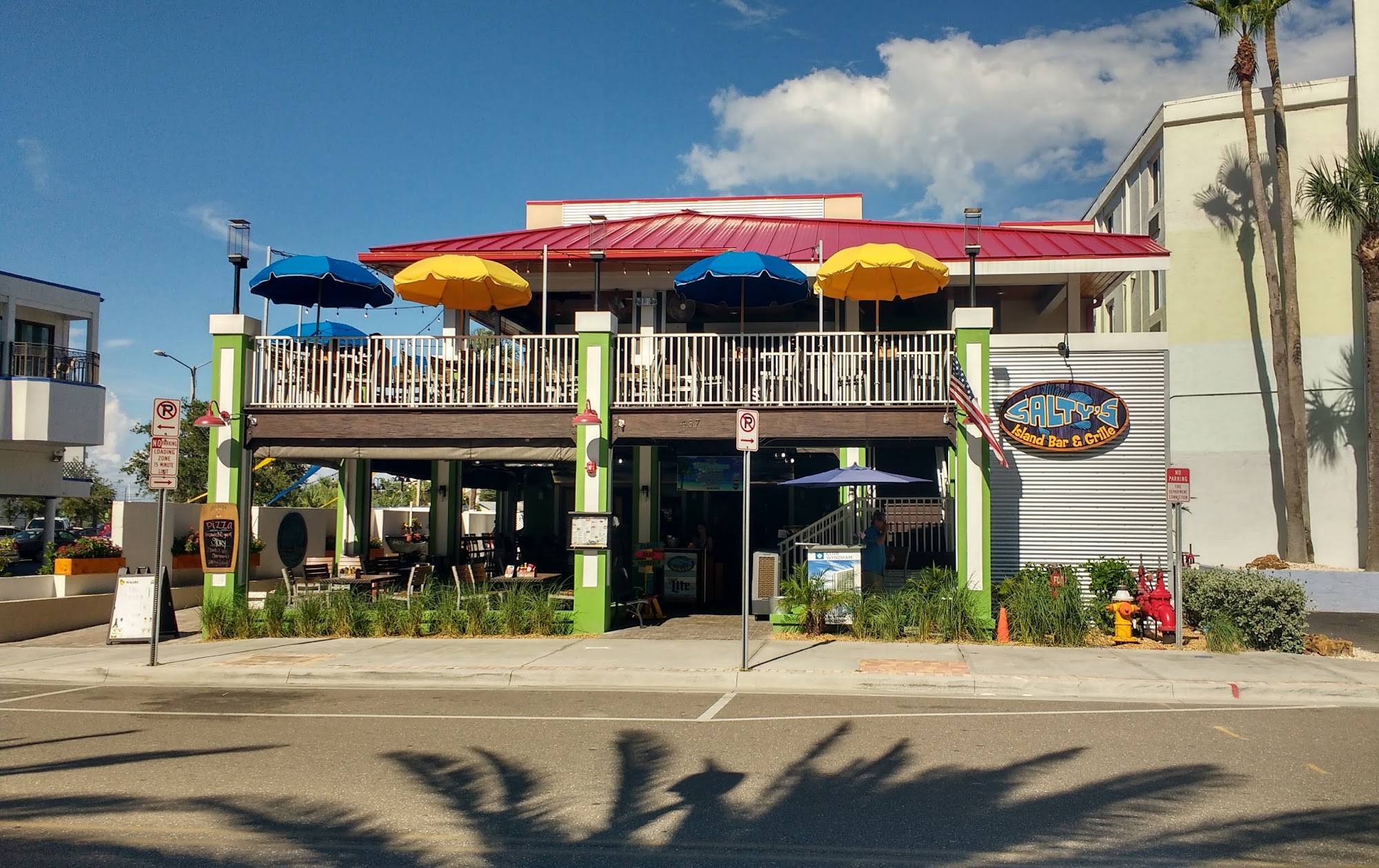 Salty's Island Bar & Grille