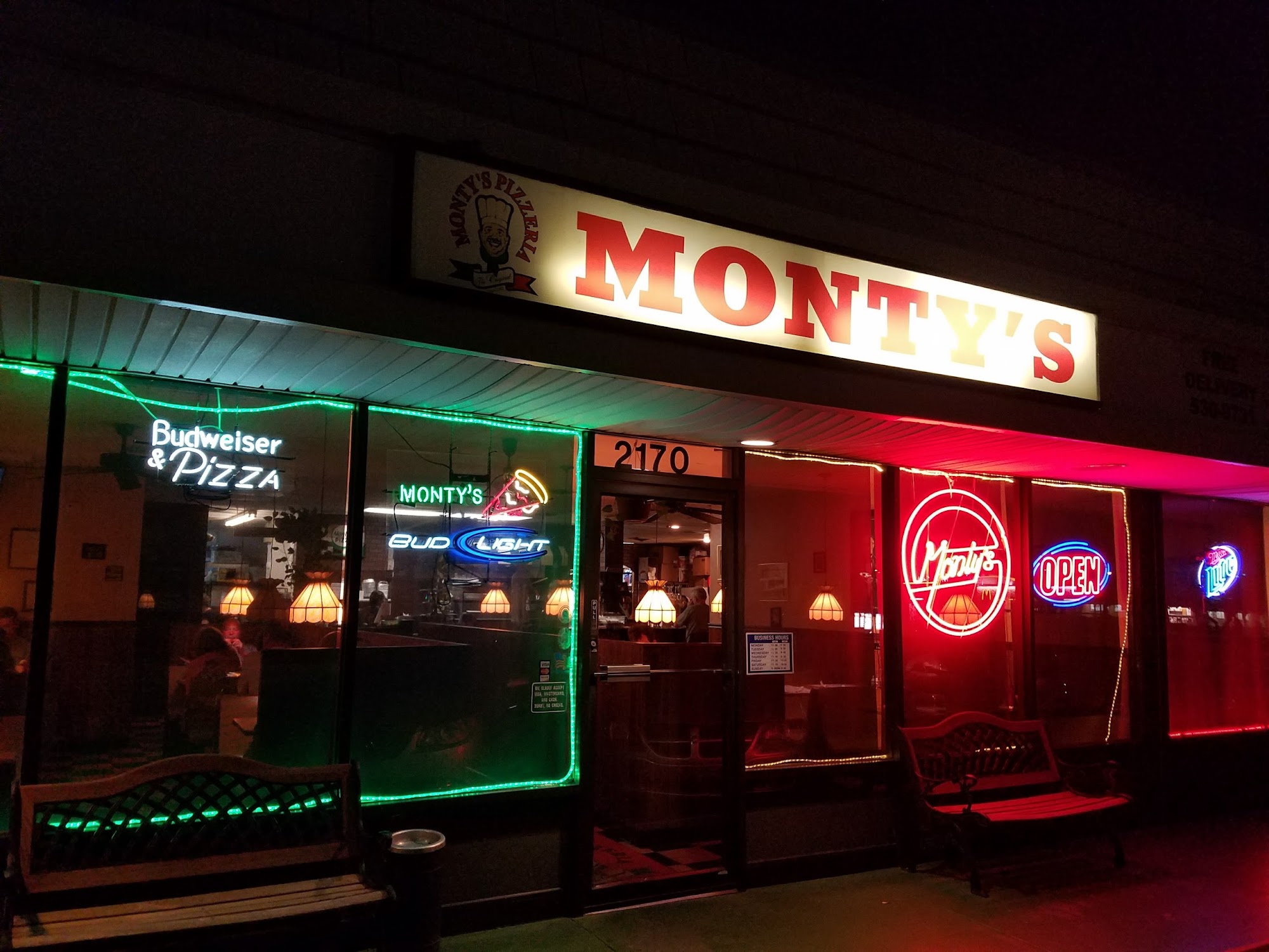 Monty's Pizzeria