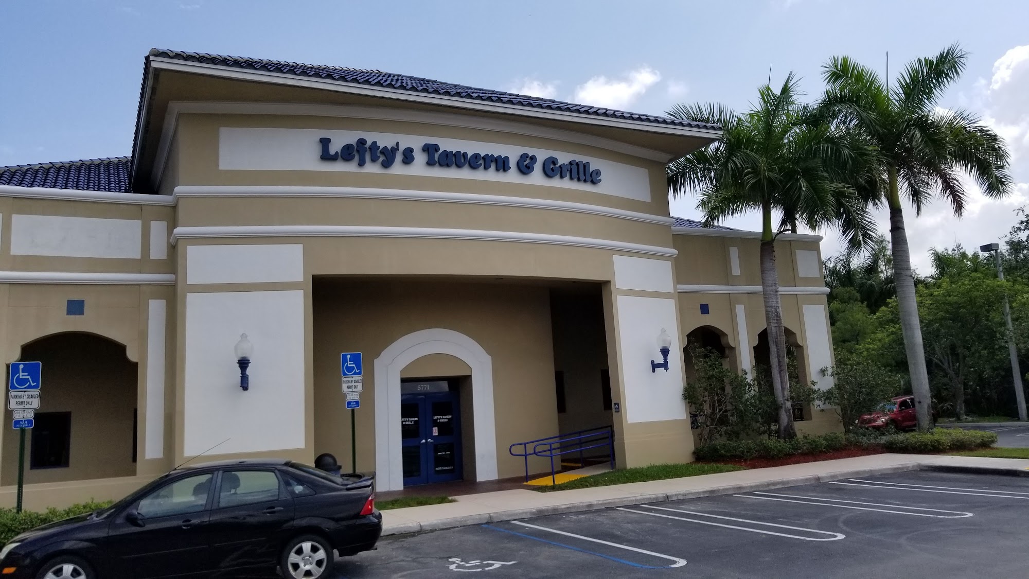 Lefty's Tavern & Grille