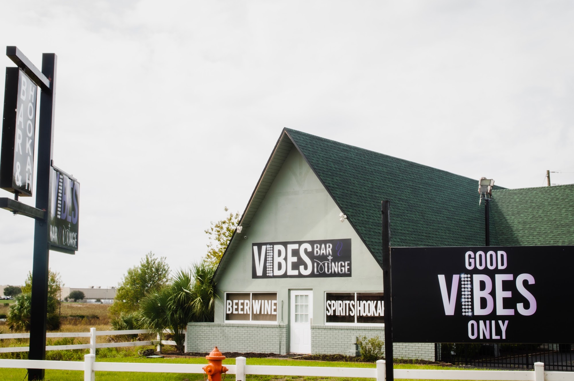 Vibes Bar & Hookah Lounge