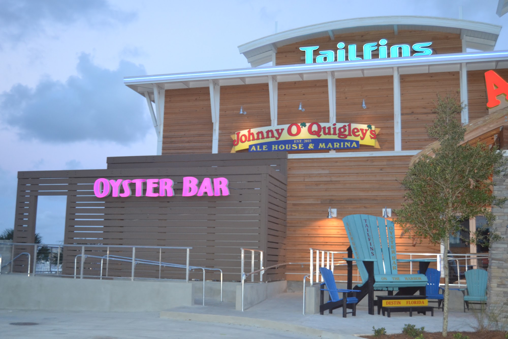 Tailfins Waterfront Grill + Breakfast + Sports Bar