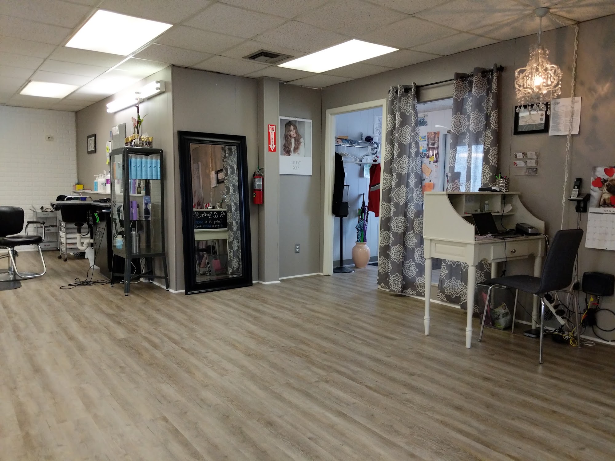 A. Salon 4409 US-301, Ellenton Florida 34222