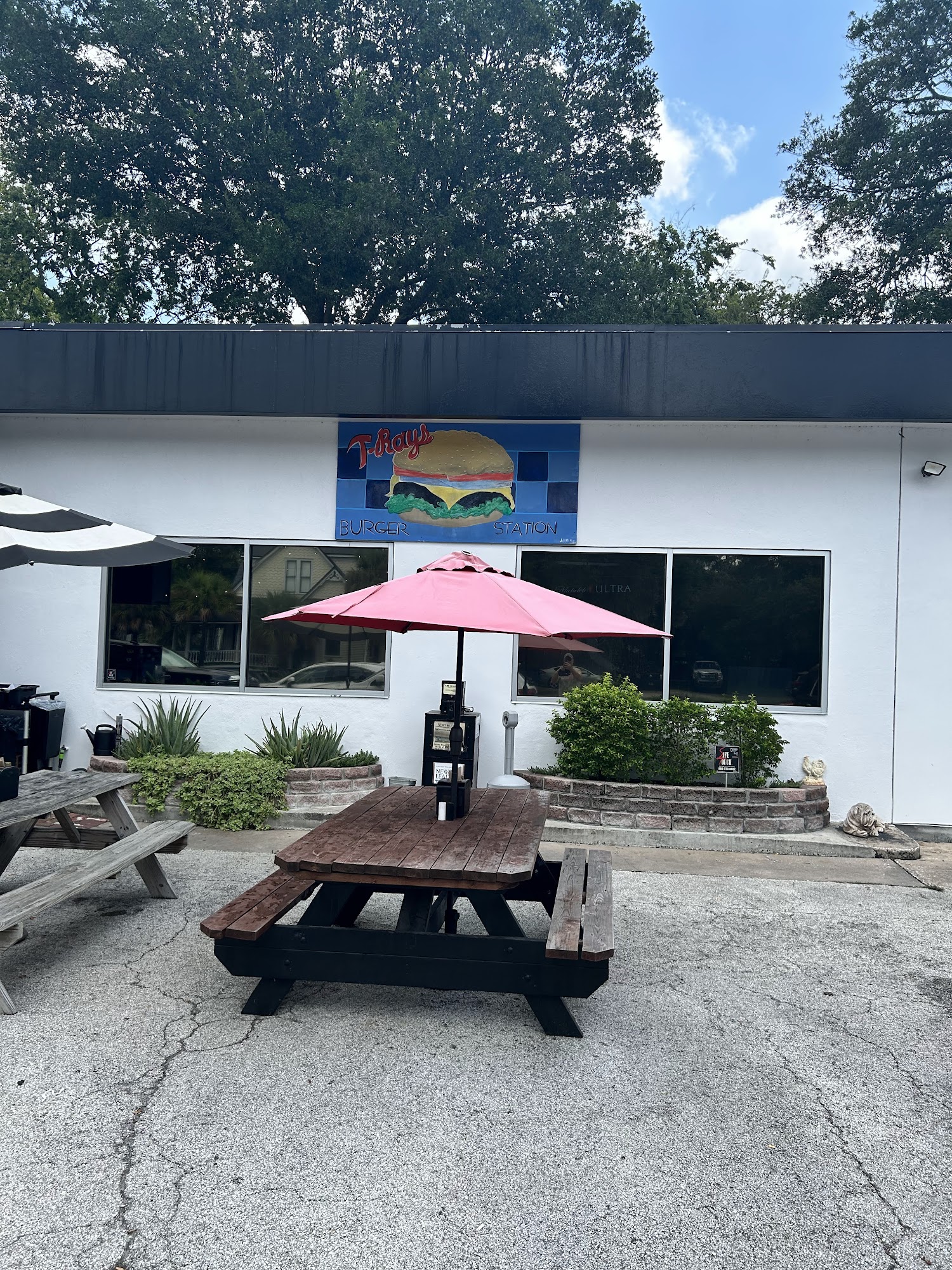 T-Rays Burger Station