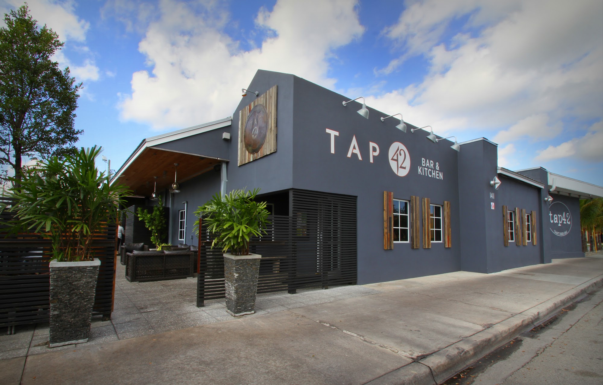 Tap 42 Craft Kitchen & Bar - Fort Lauderdale