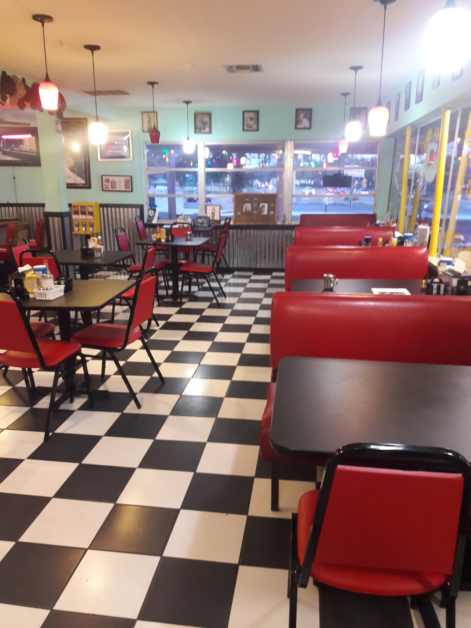 Sabina's Diner & Ice Cream Shop