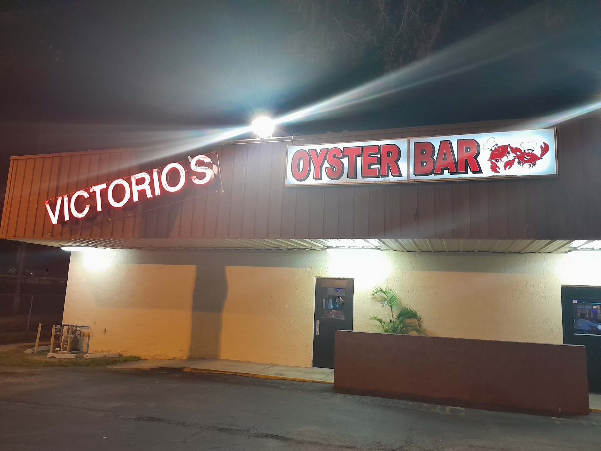 Victorio's Oyster Bar & Grille / Longwood