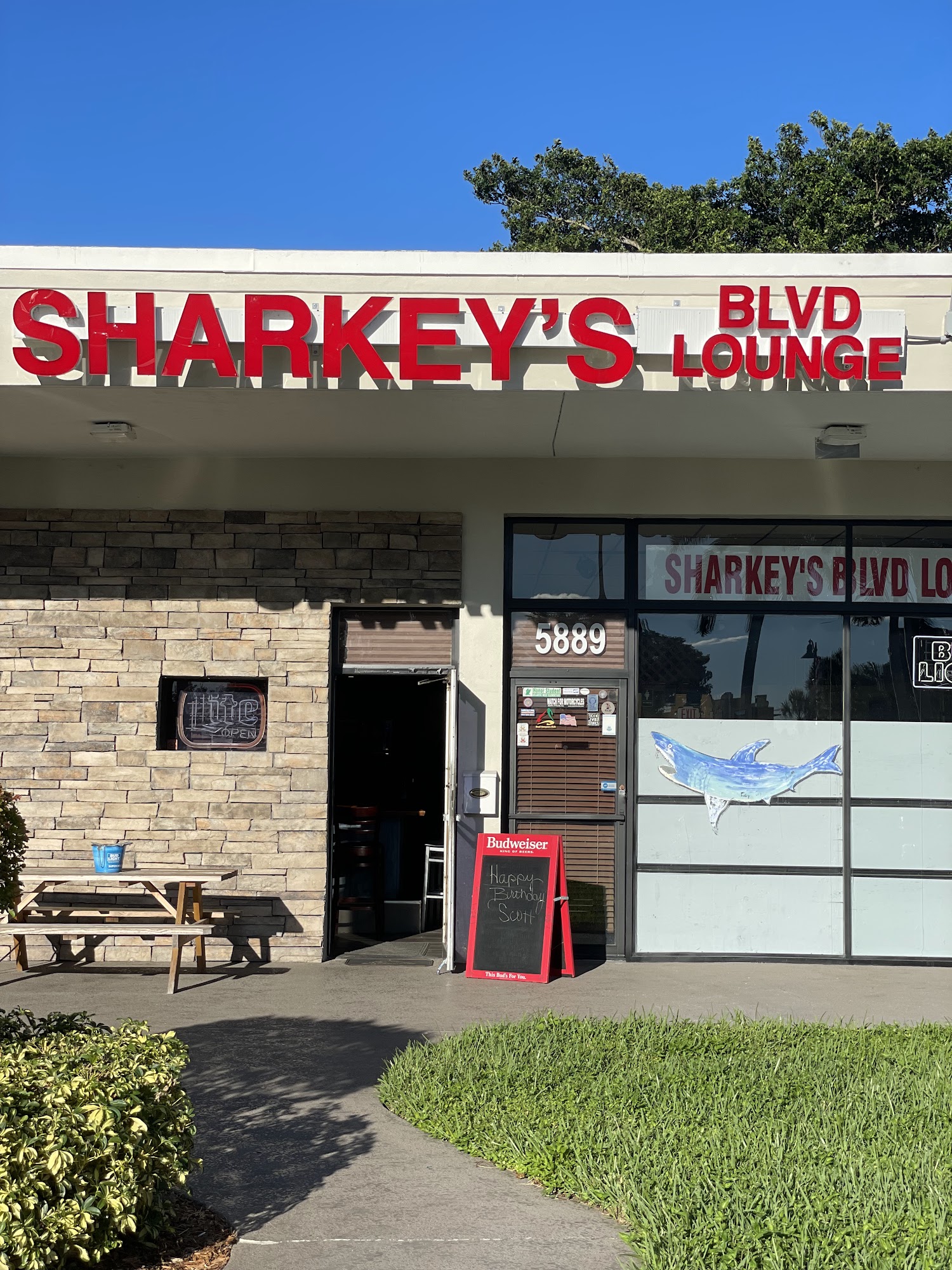 Sharkey's Boulevard Lounge