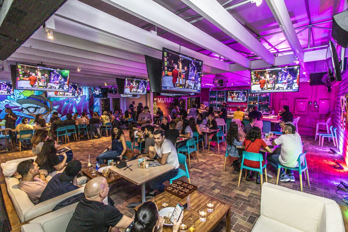 Grails Miami - Restaurant & Sports Bar