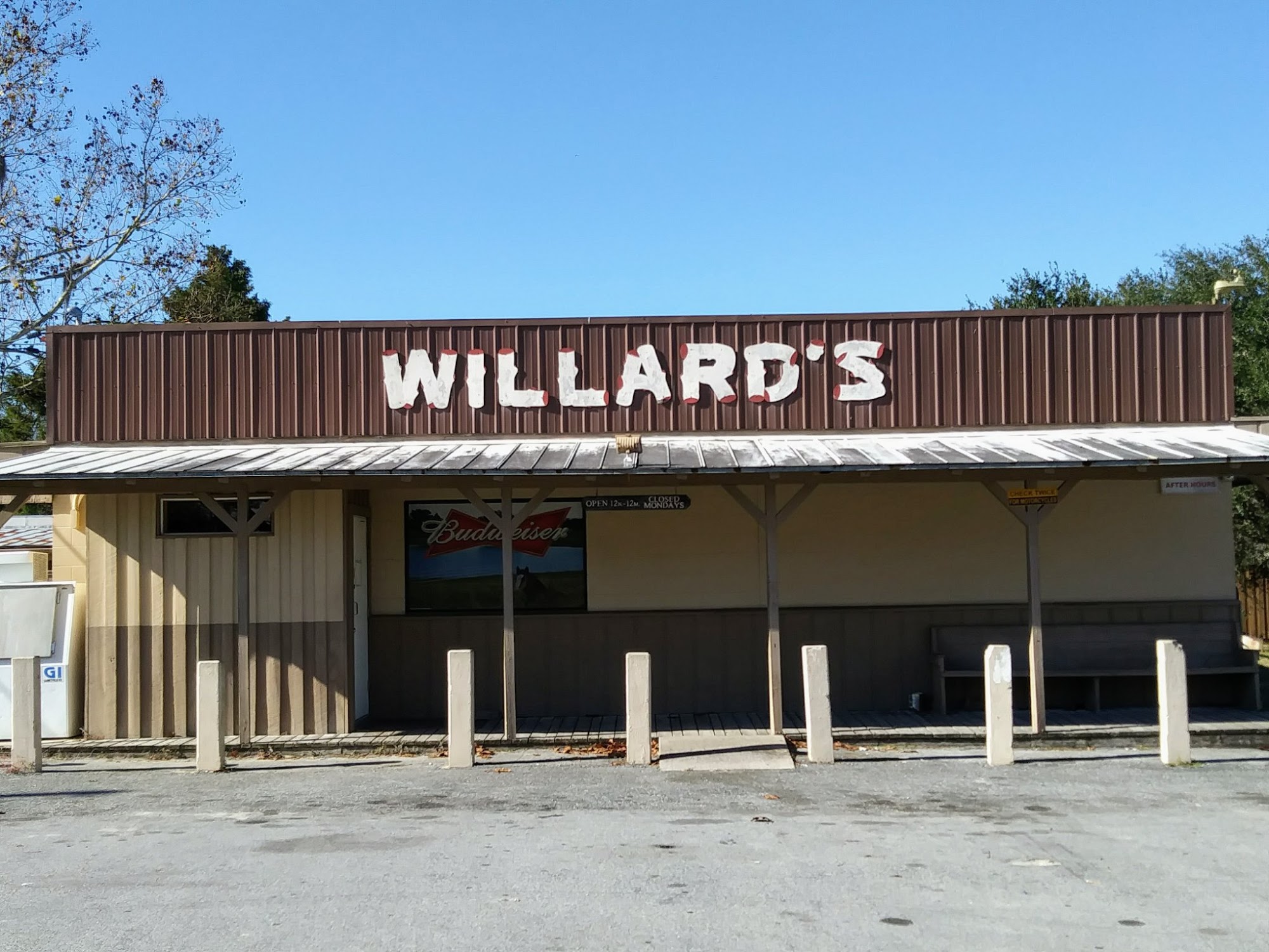 Willard's Restaurant & Lounge