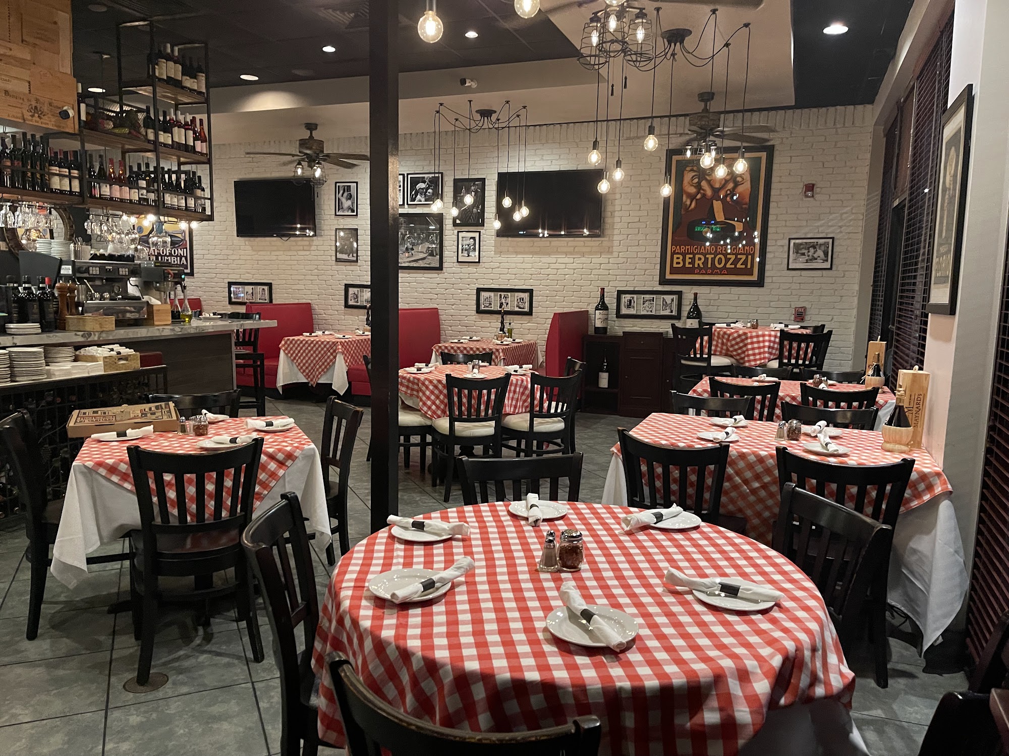 Tiramisù Pizzeria & Trattoria