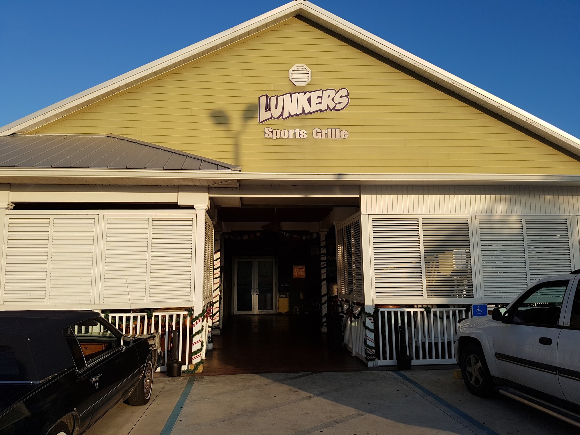 Lunker's Sports Grill