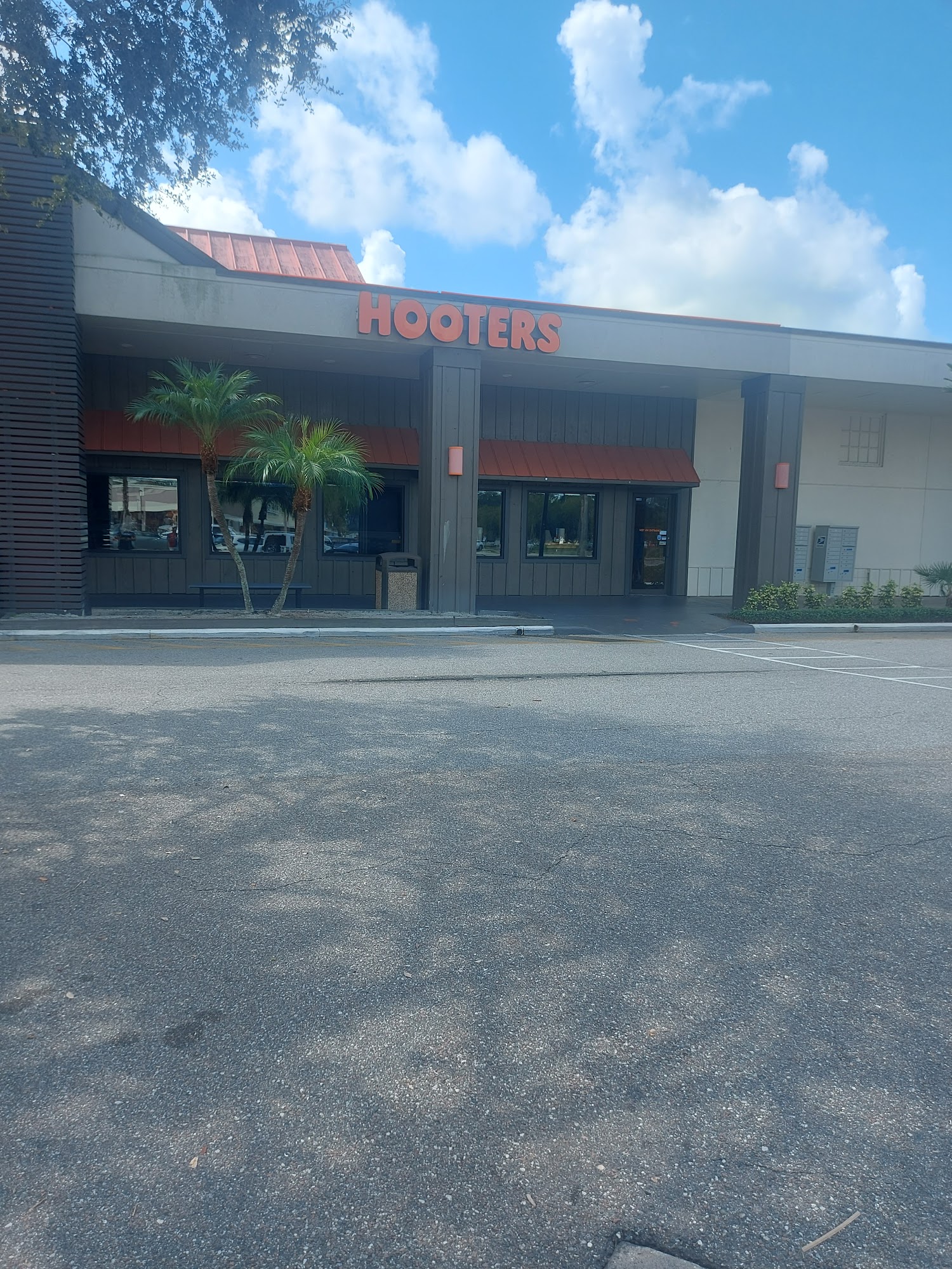 Hooters