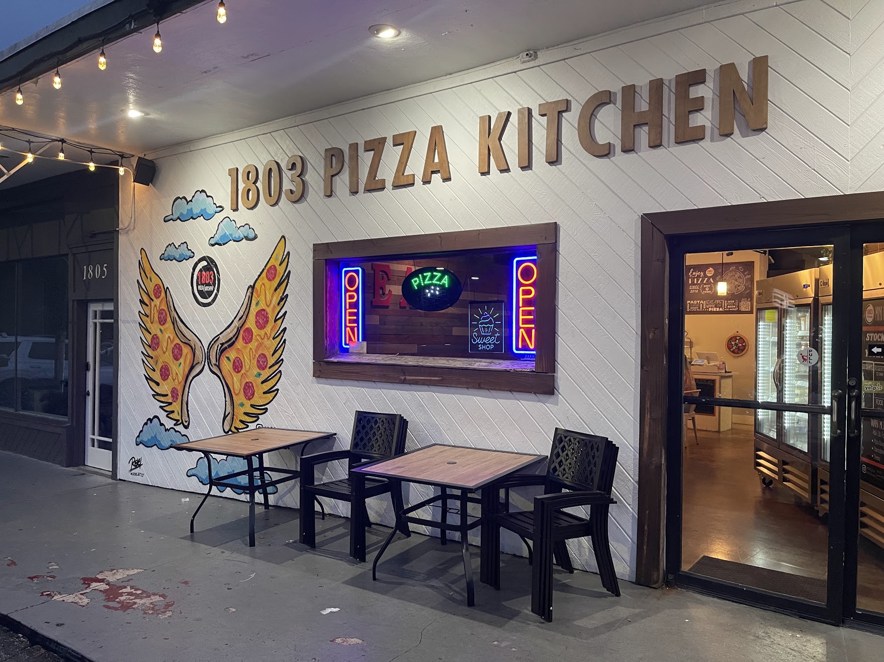 1803 Pizza / Kitchen