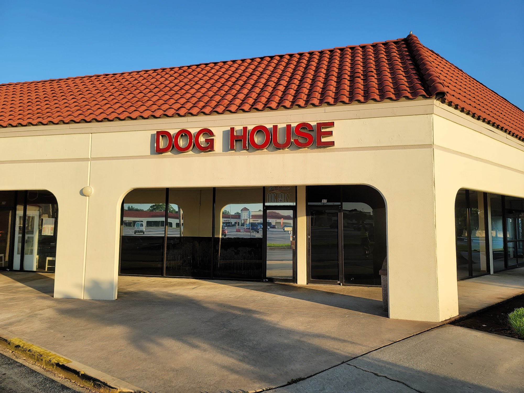 Dog House Bar