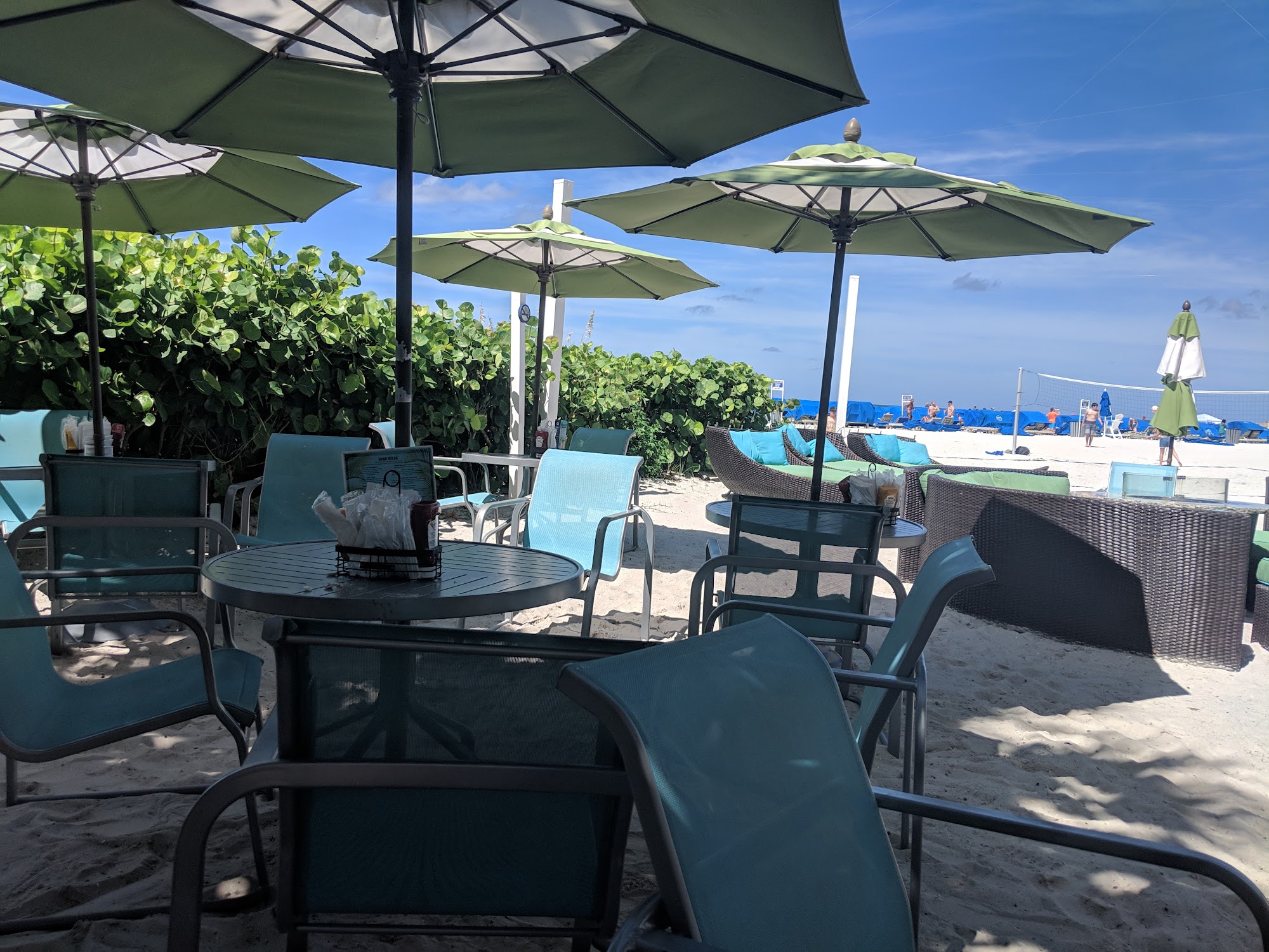 Salty’s Tiki Bar and Beach Lounge