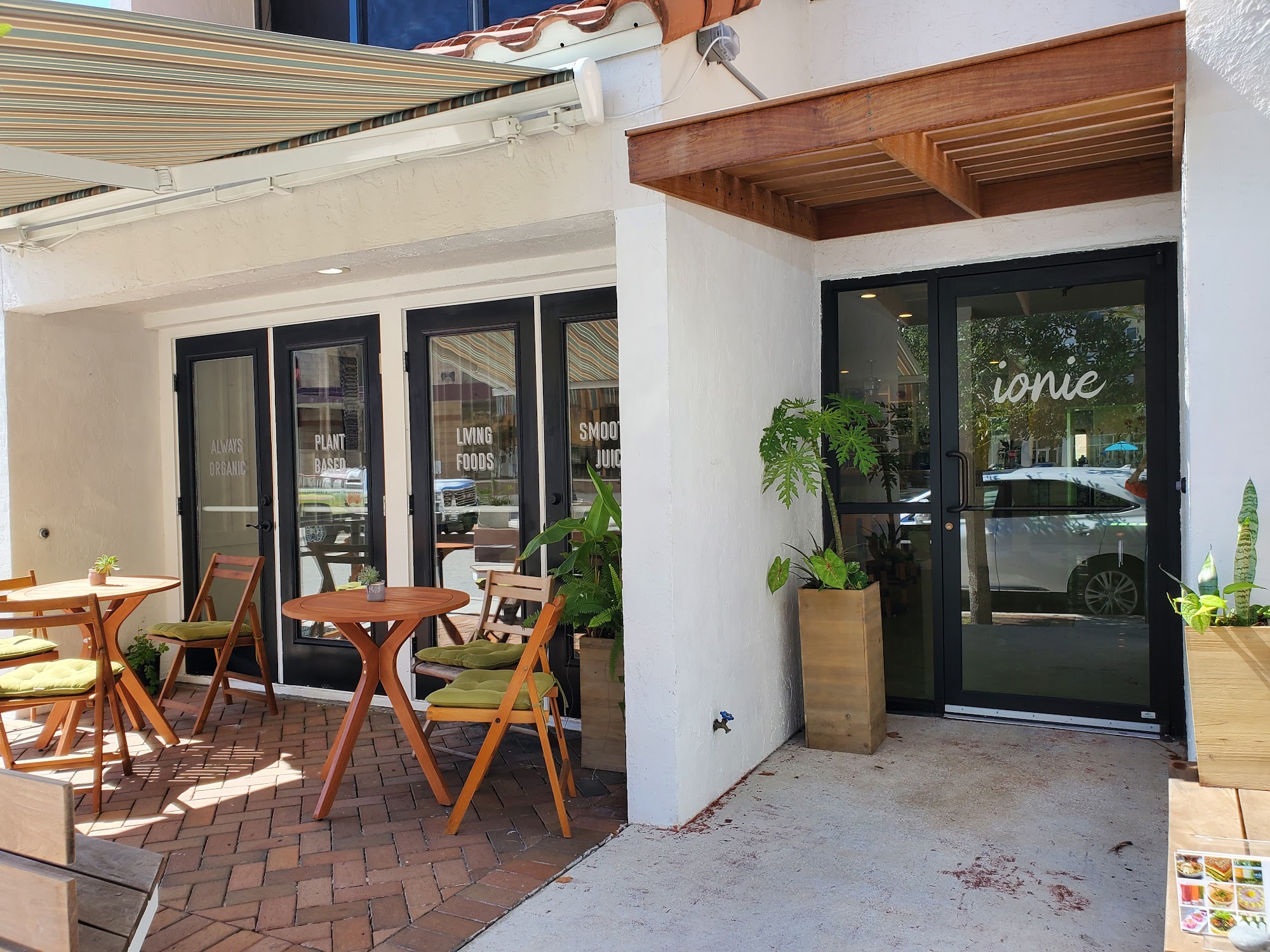 ionie Organic Cafe