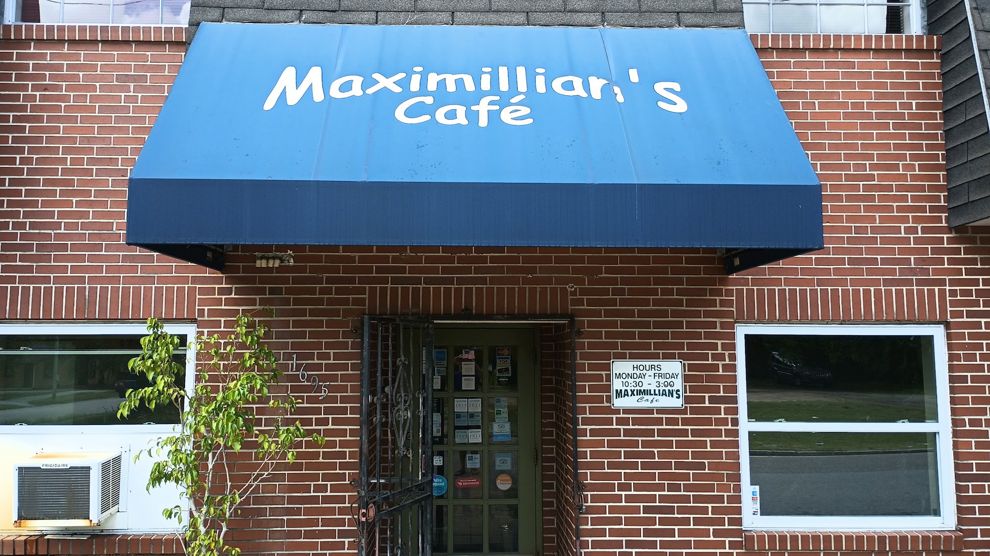 Maximillian's Cafe