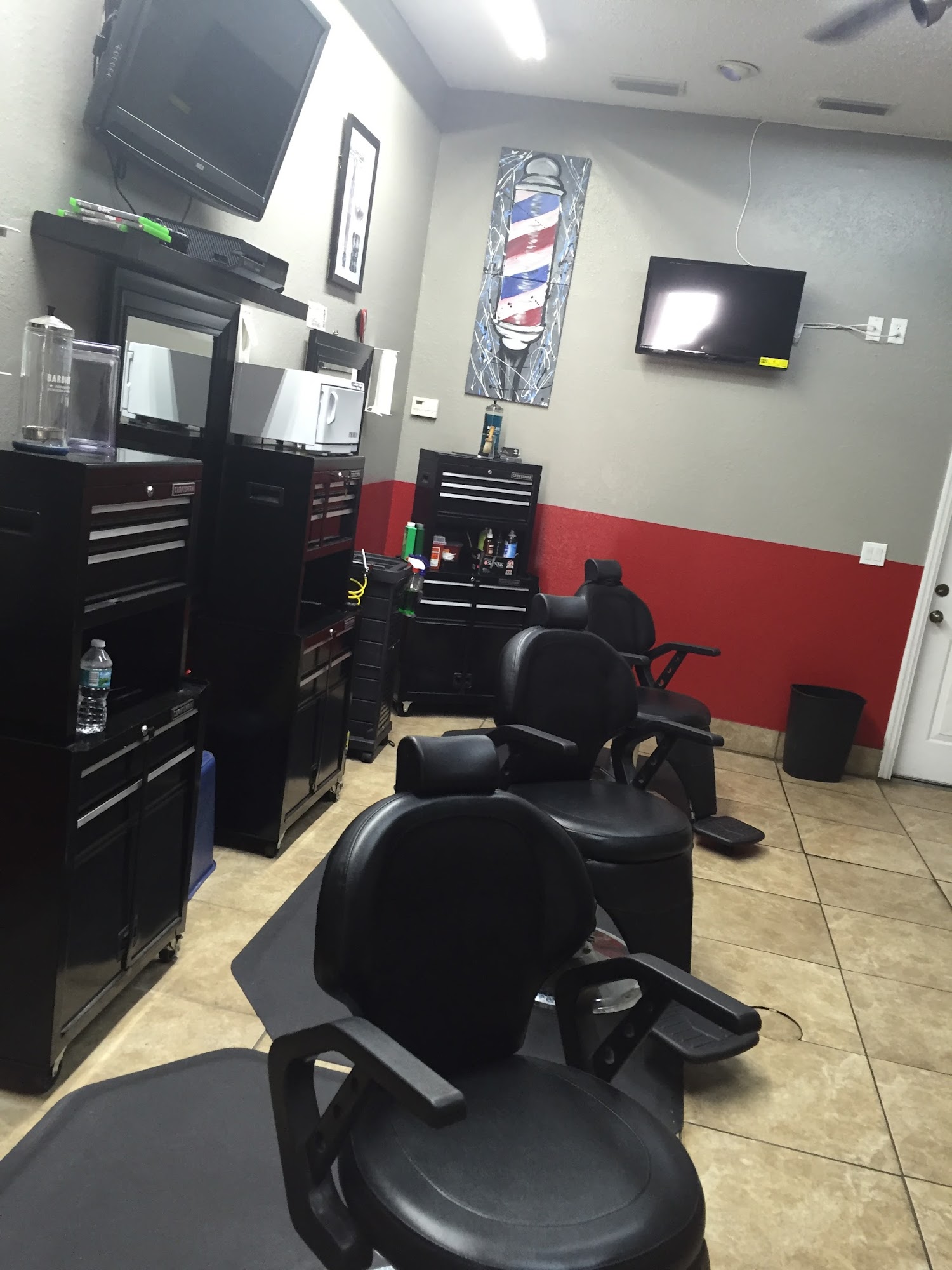 Clips barber shop 1810 S Parsons Ave #114, Seffner Florida 33584