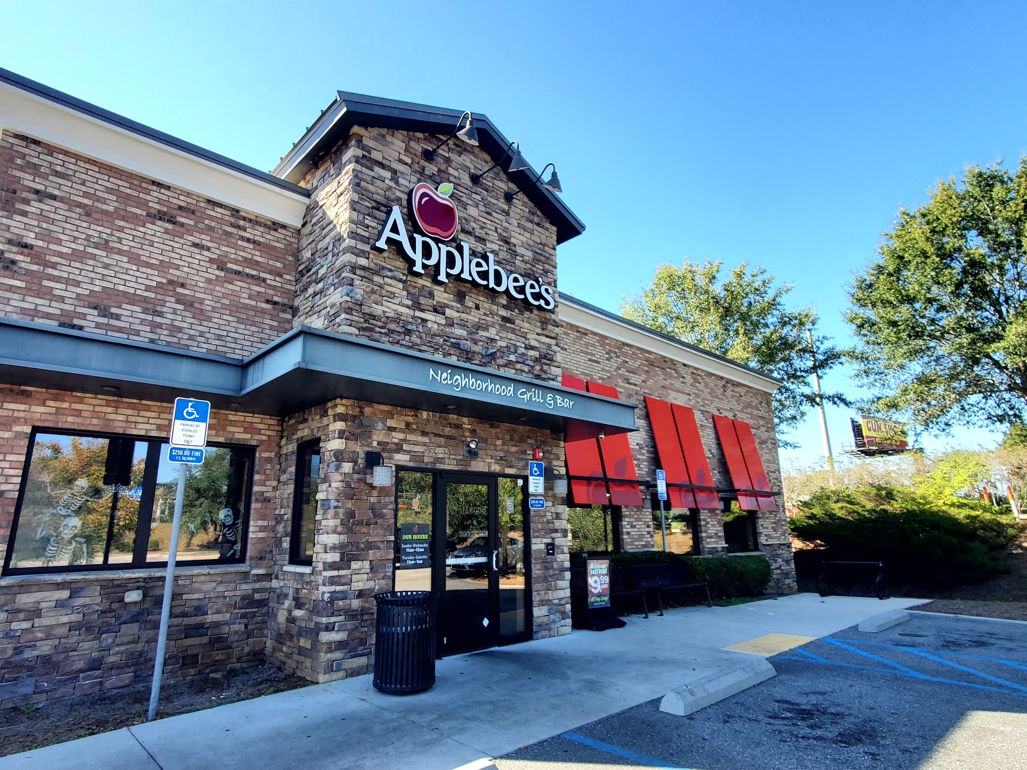 Applebee's Grill + Bar