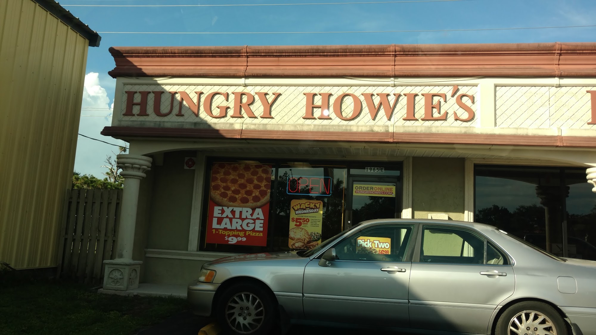 Hungry Howie's Pizza & Subs