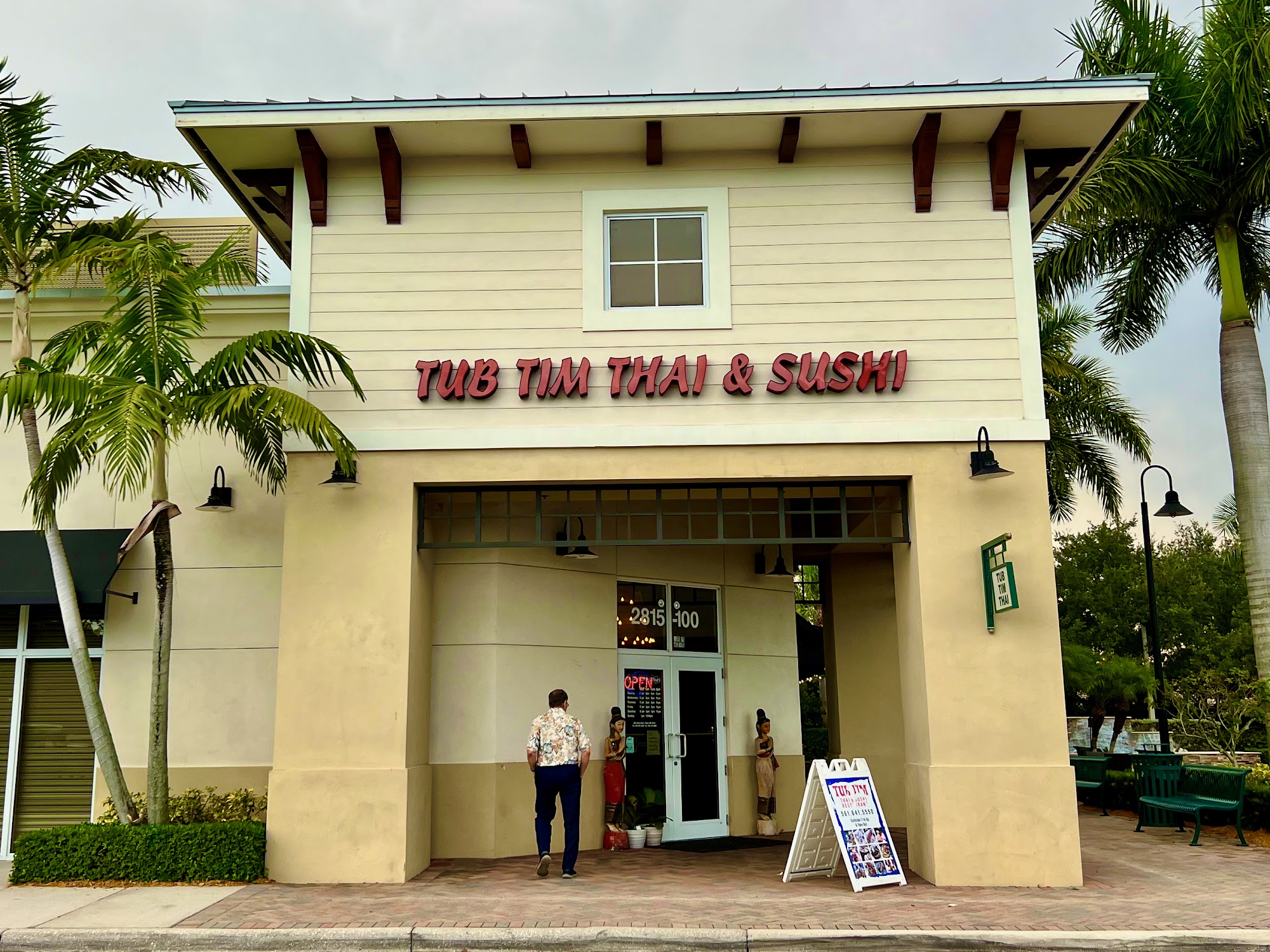 Tub Tim Thai & Sushi Restaurant