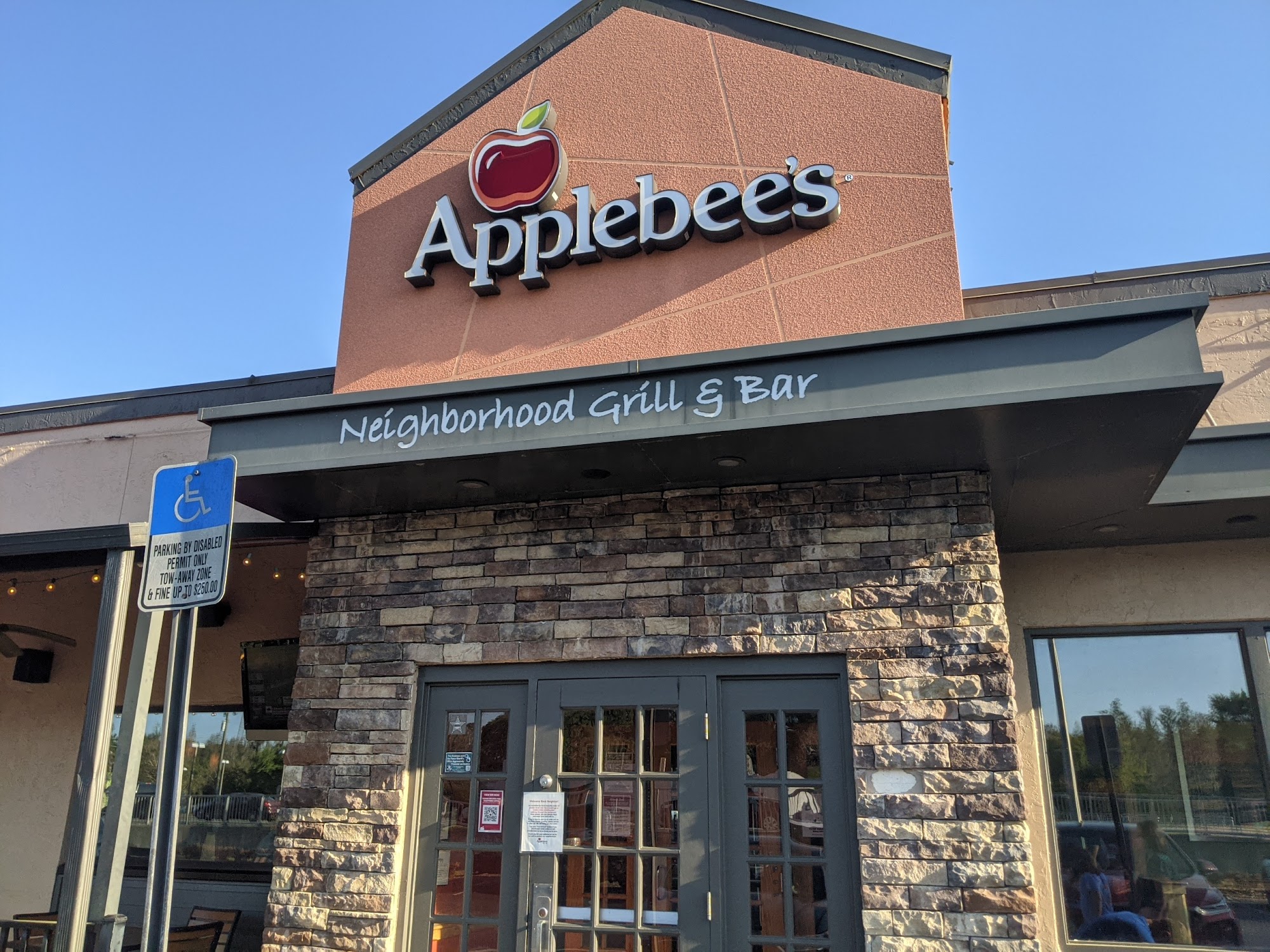 Applebee's Grill + Bar