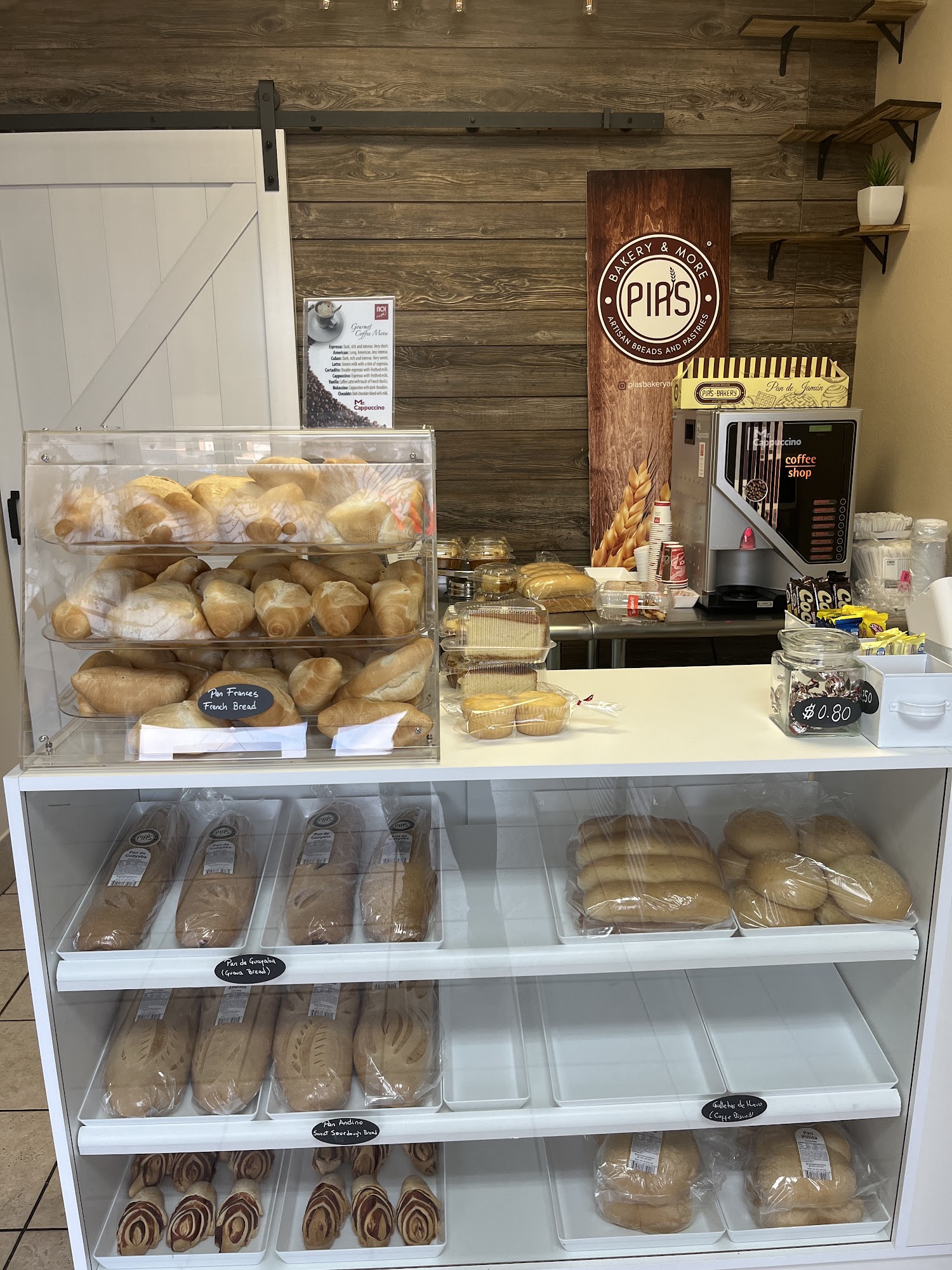 Pia's Bakery & More