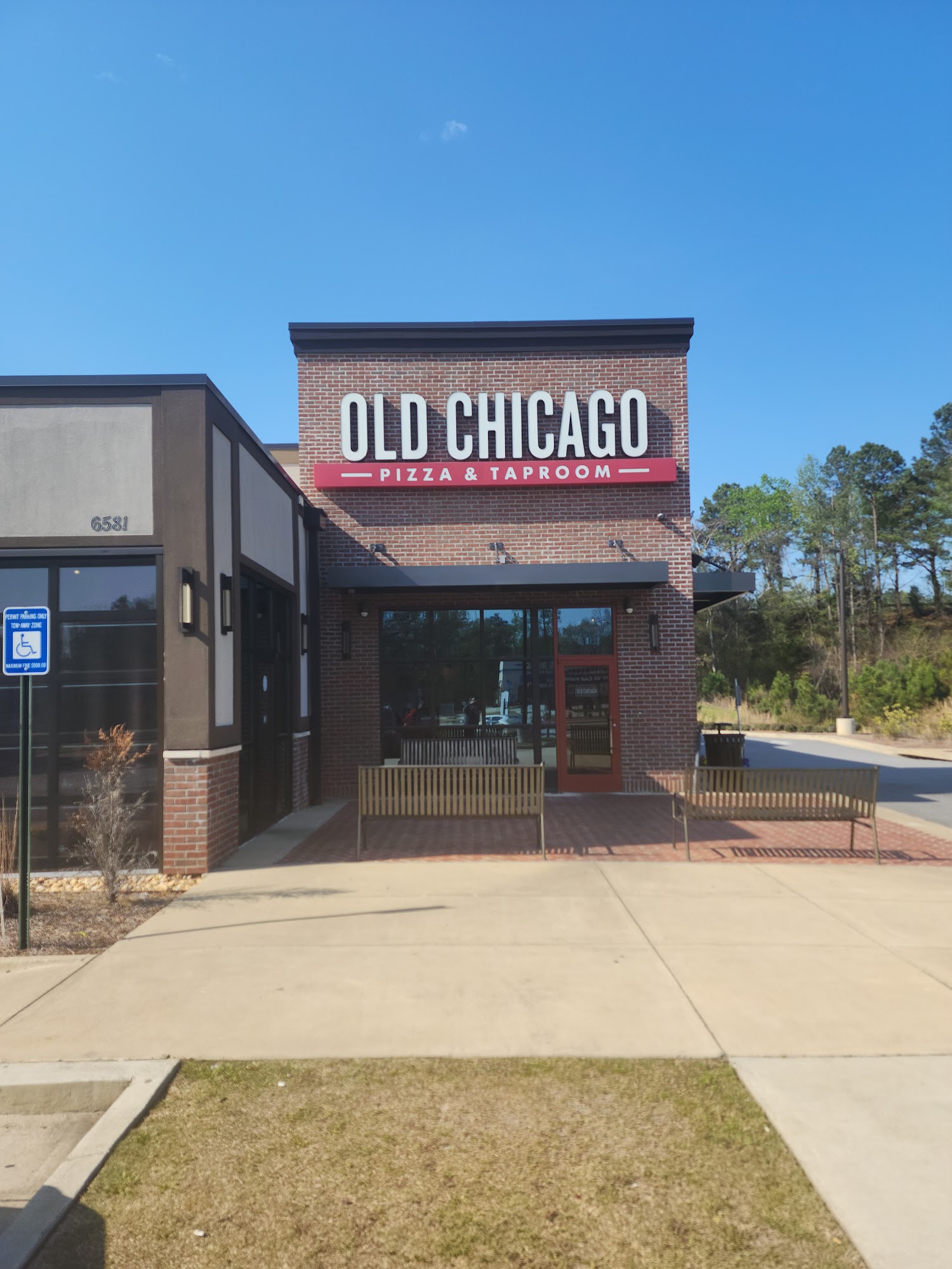 Old Chicago Pizza + Taproom