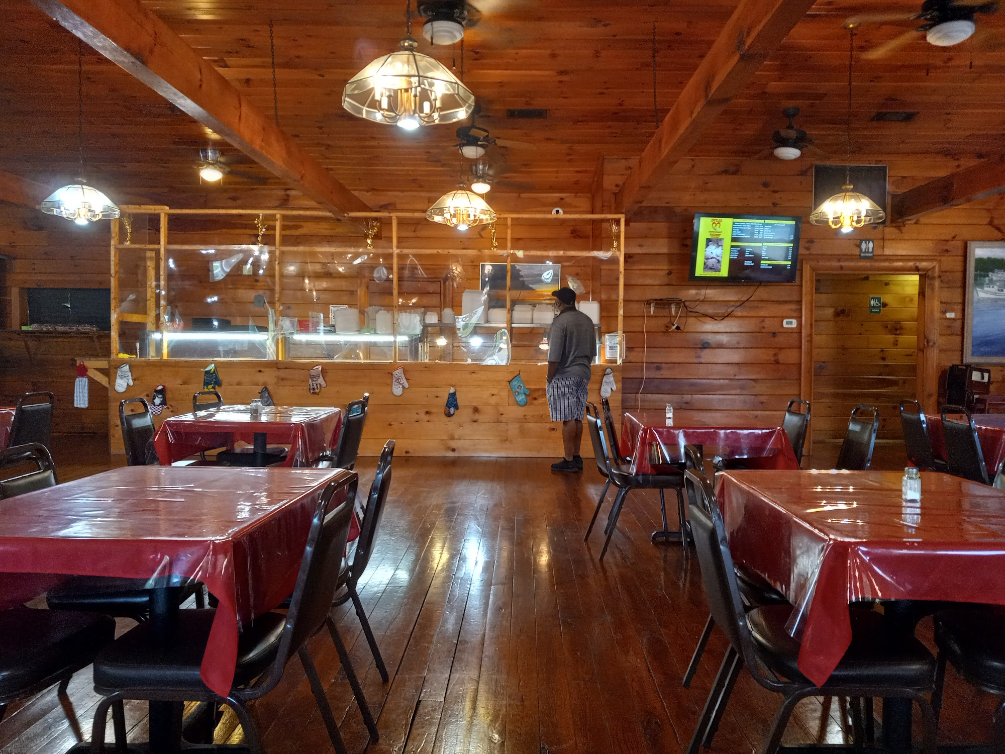 SWEET TEE'S Log Cabin Restaurant