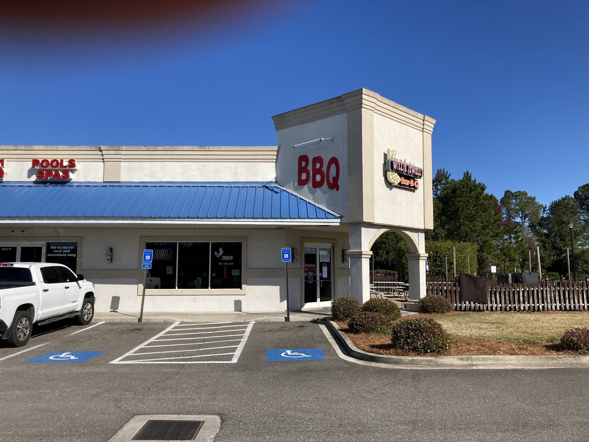 Willie Jewell's Old School Bar-B-Q