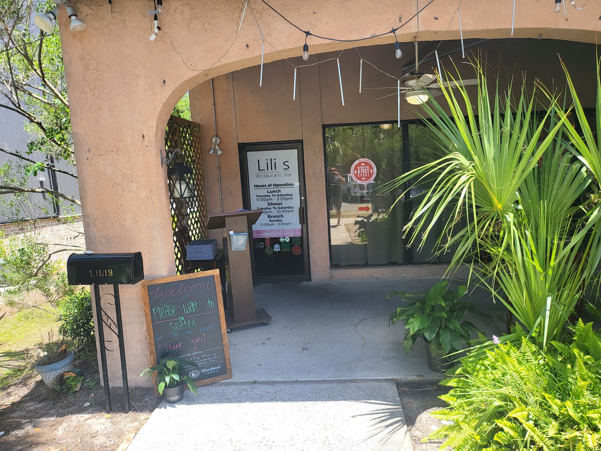 Lili's Restaurant and Bar