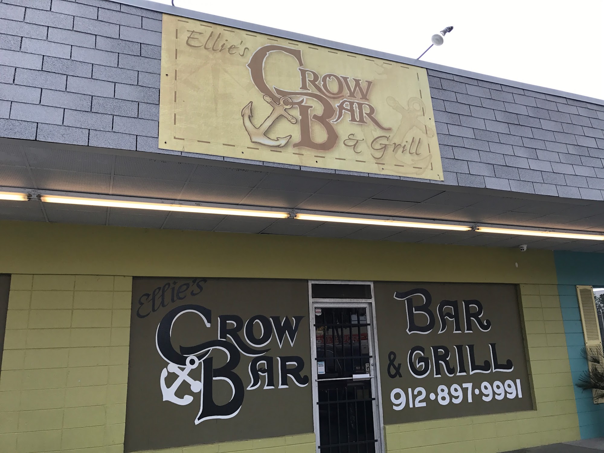 Ellie's Crow Bar Lounge