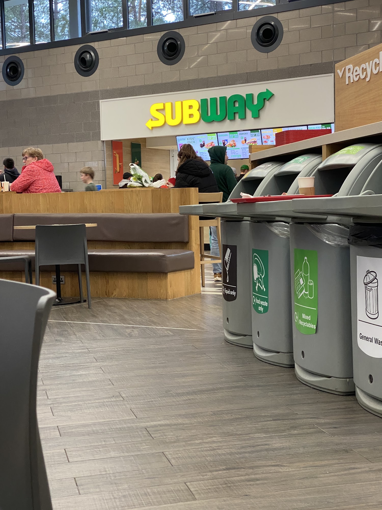 Subway 4 Tadley Cl, Fleet