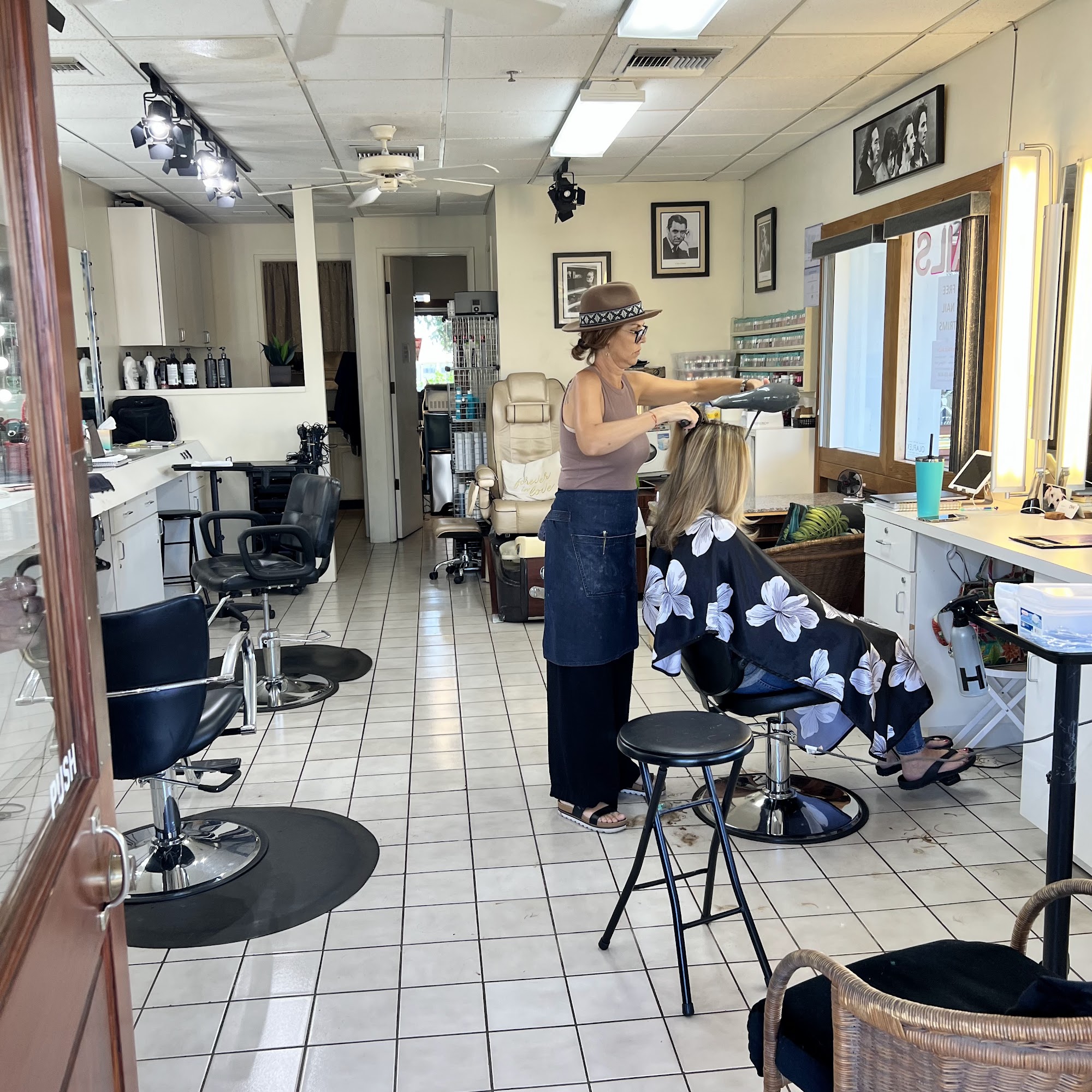 On Stage Salon Inc 68-1845 Waikoloa Rd #210, Waikoloa Village Hawaii 96738