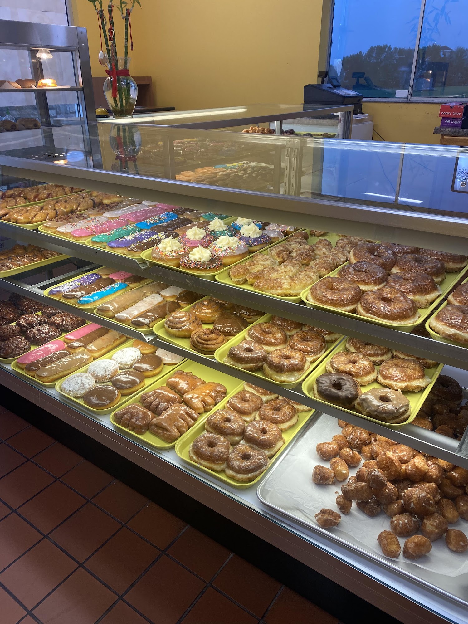 Linda Donuts 1810 SW White Birch Cir Suite 121, Ankeny, IA 50023