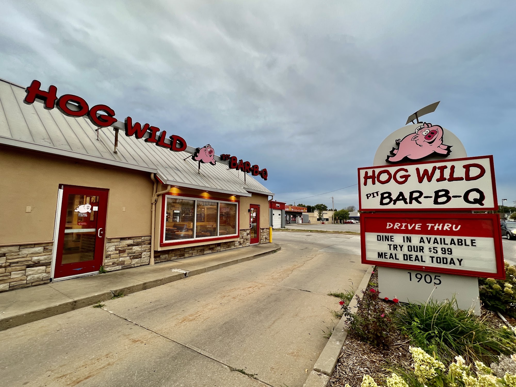 Hog Wild Pit Bar-B-Q, Council Bluffs - Menu, Reviews (189), Photos (42 ...