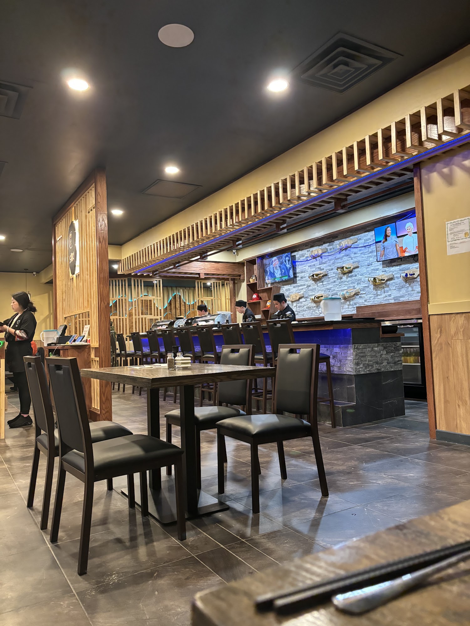 Shiki Sushi Bar & Japanese Grill(Davenport) 3839 N Brady St, Davenport, IA 52806
