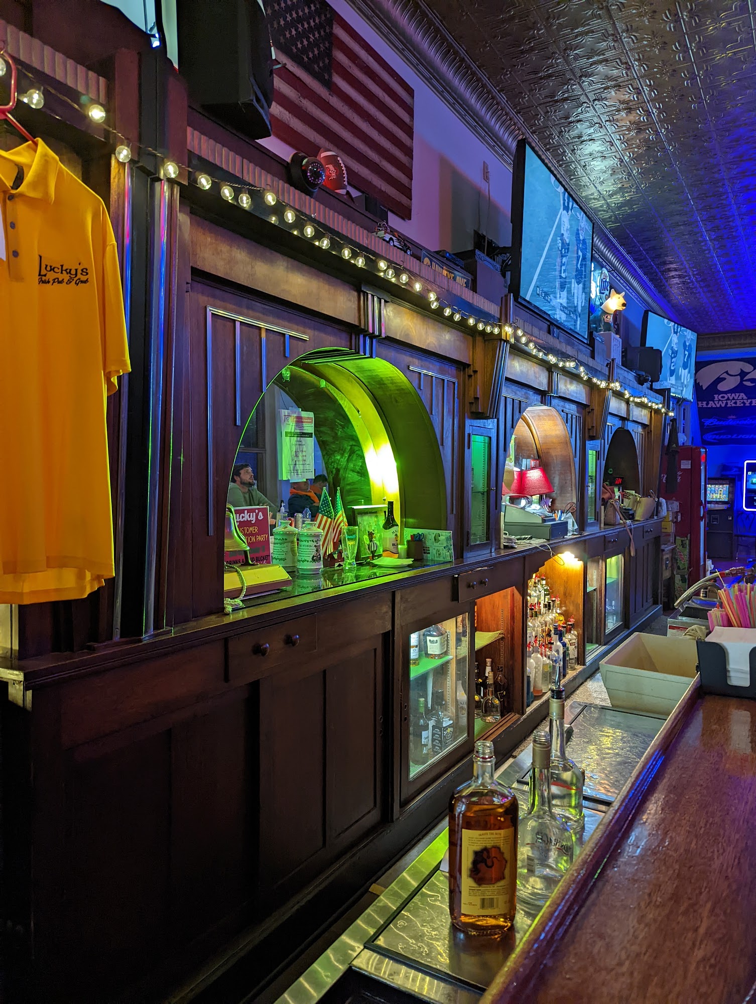 Lucky's Grub, Pub & Sports Bar