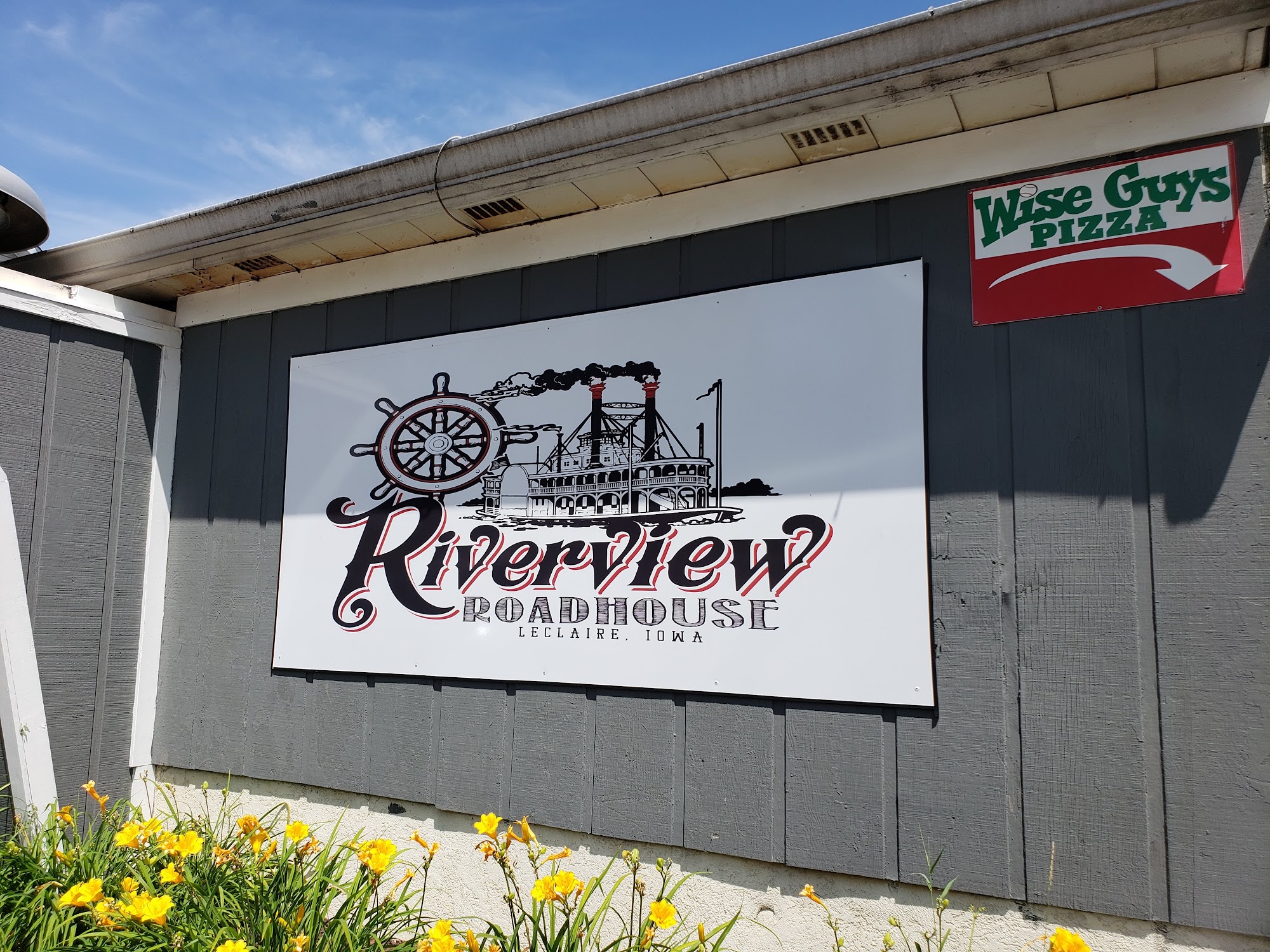 Riverview Roadhouse Bar & Grill