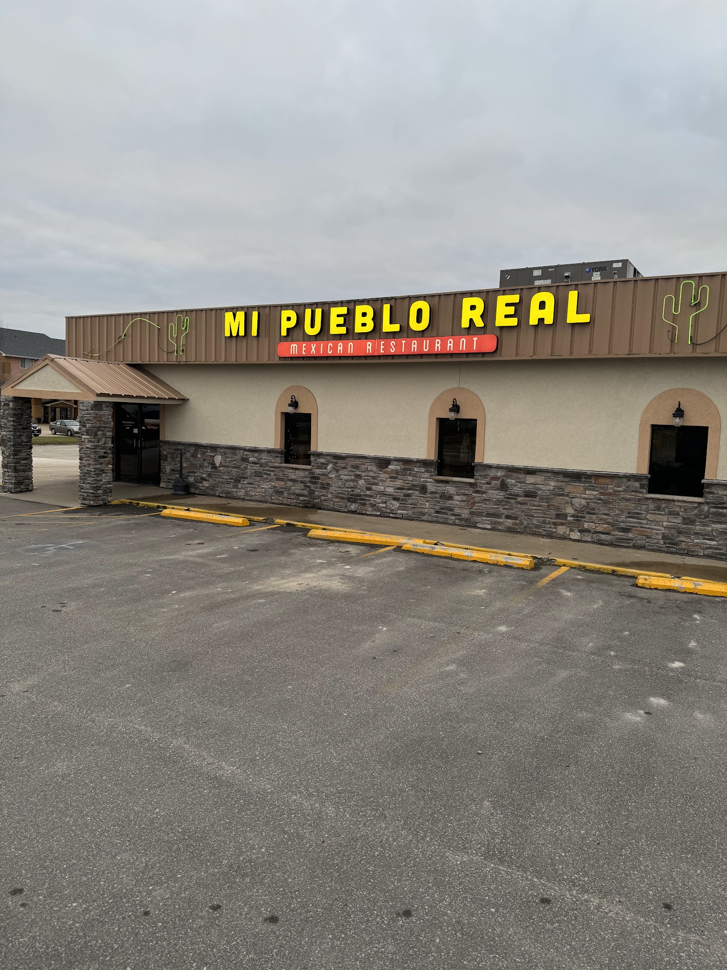 Mi Pueblo Real Bar & Grill